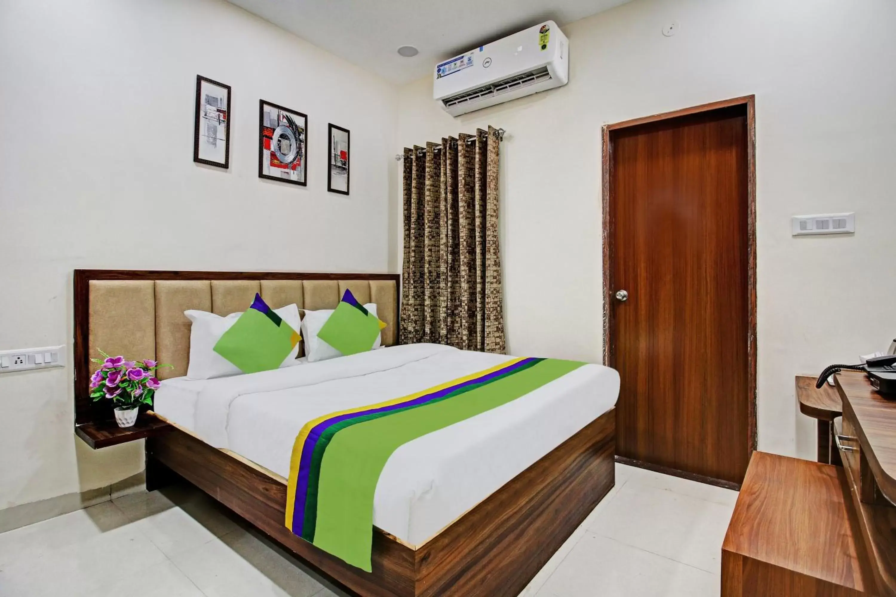 Photo of the whole room, Bed in Treebo Krishna Regency ISBT Bus Stop Photo of the whole room, Bed in Treebo Krishna Regency ISBT Bus Stop