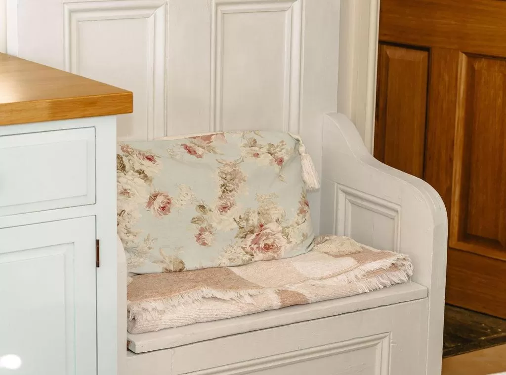 Other, Seating Area in Bridge House