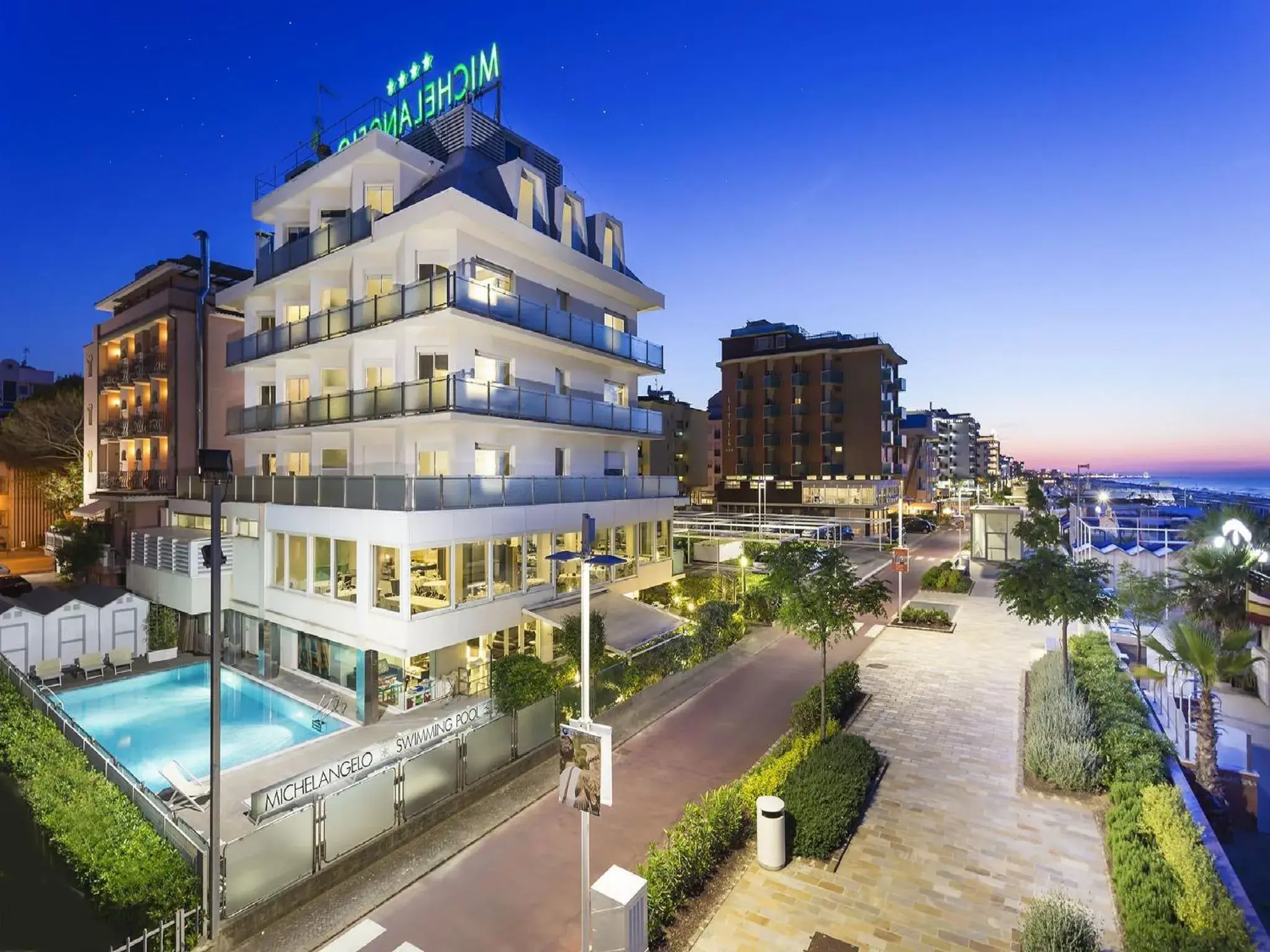 Swimming Pool in Hotel Michelangelo