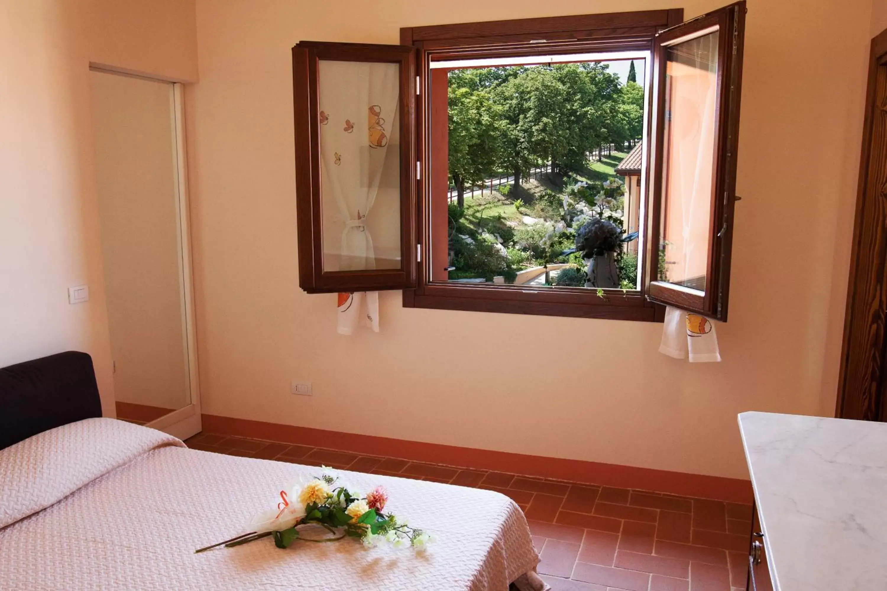 Double Room with Private Bathroom in Collina dei Poeti