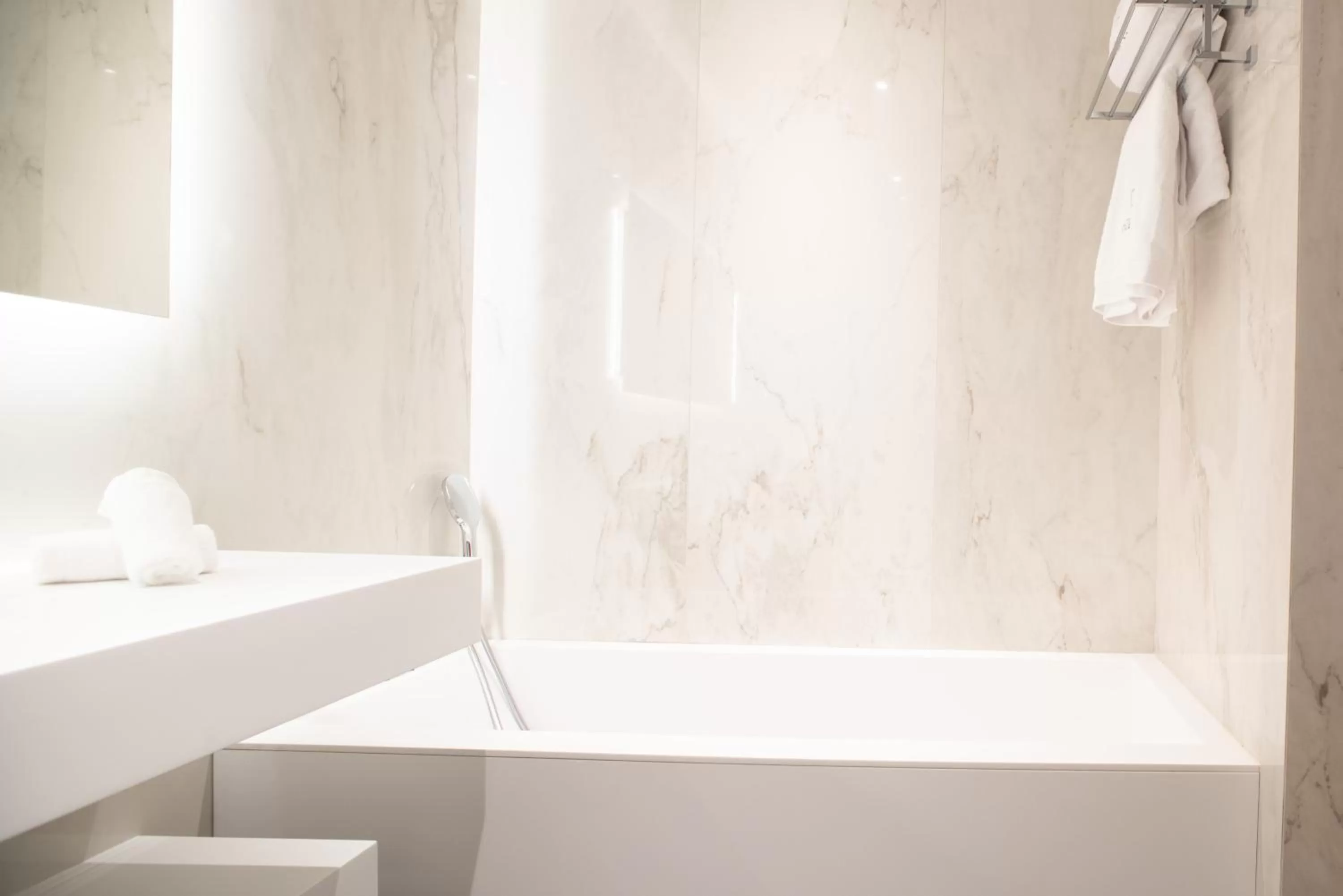 Bath in Villas Foch Boutique Hotel & Spa Bordeaux