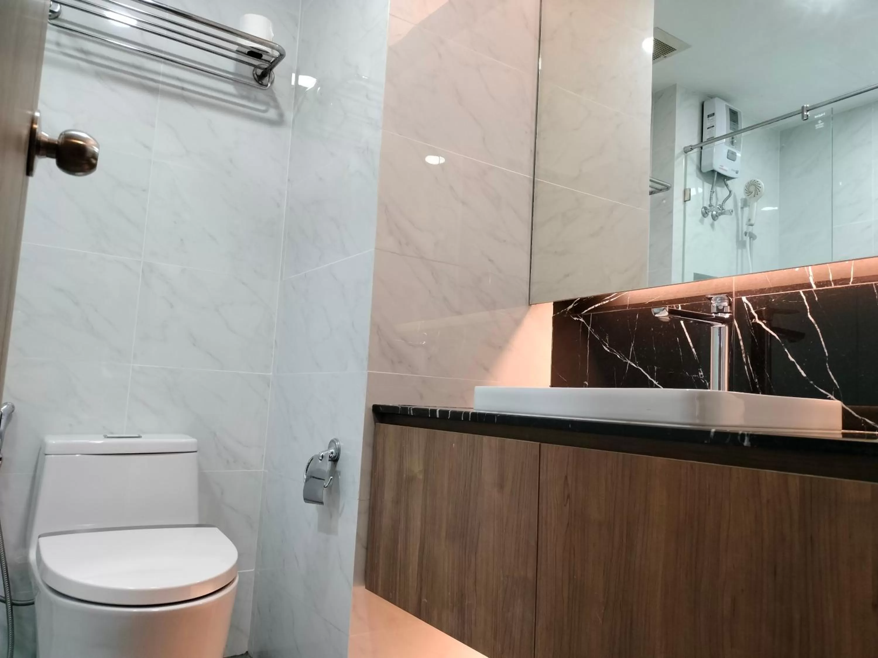 Bathroom in Chang Buri Resort & Koh Chang Hillside