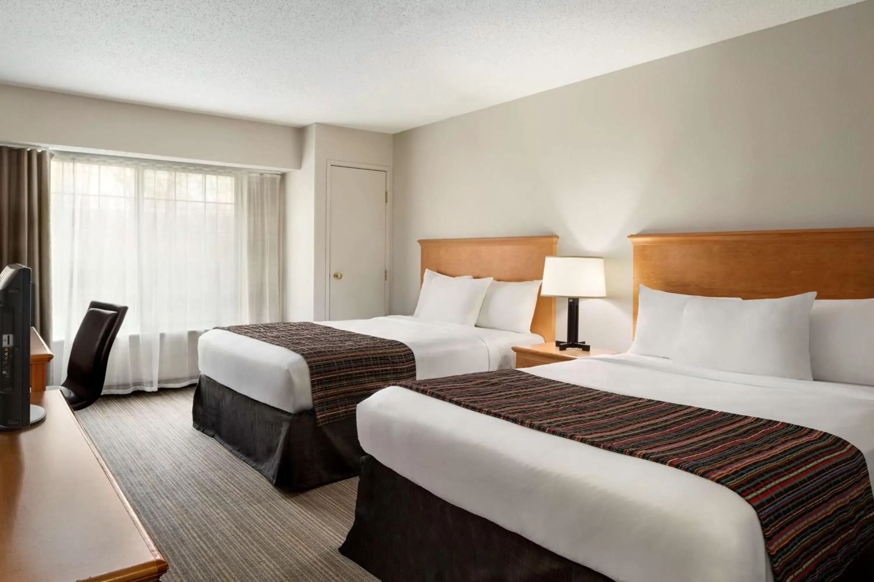 Photo of the whole room, Bed in Country Inn & Suites by Radisson, Columbus Airport, OH