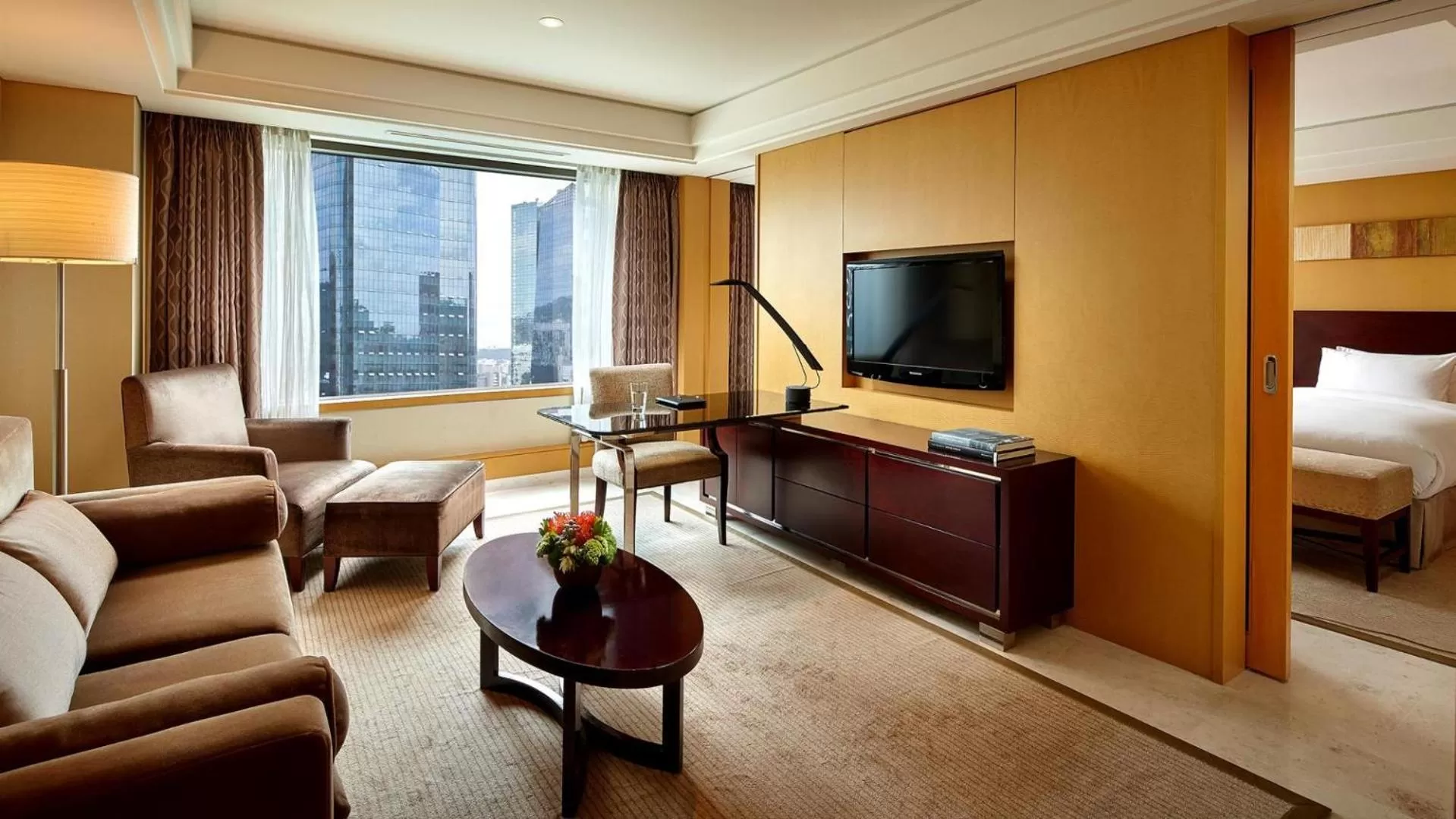 TV and multimedia, Bed in Lotte Hotel Seoul
