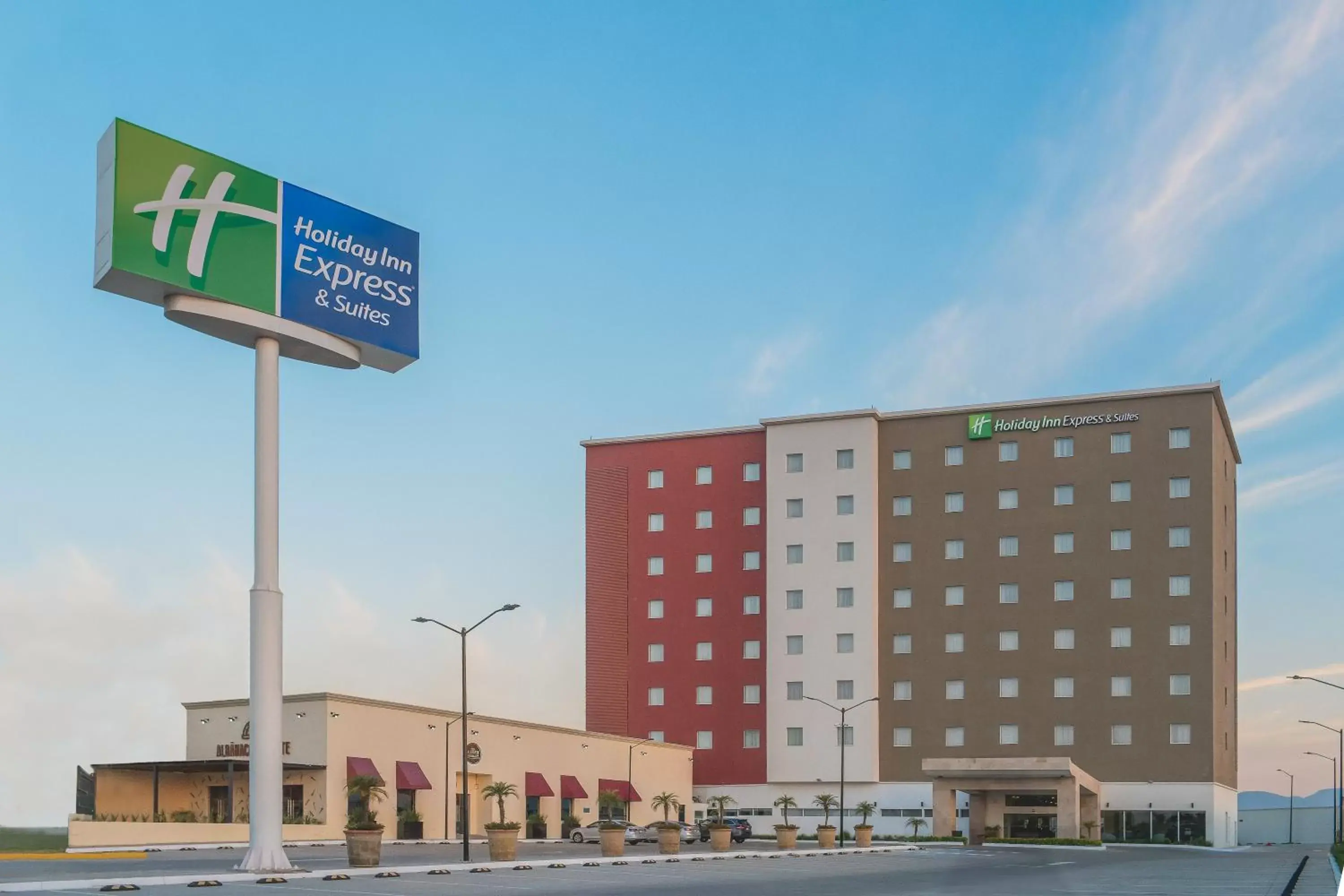 Property Building in Holiday Inn Express & Suites Silao Aeropuerto Terminal, an IHG Hotel