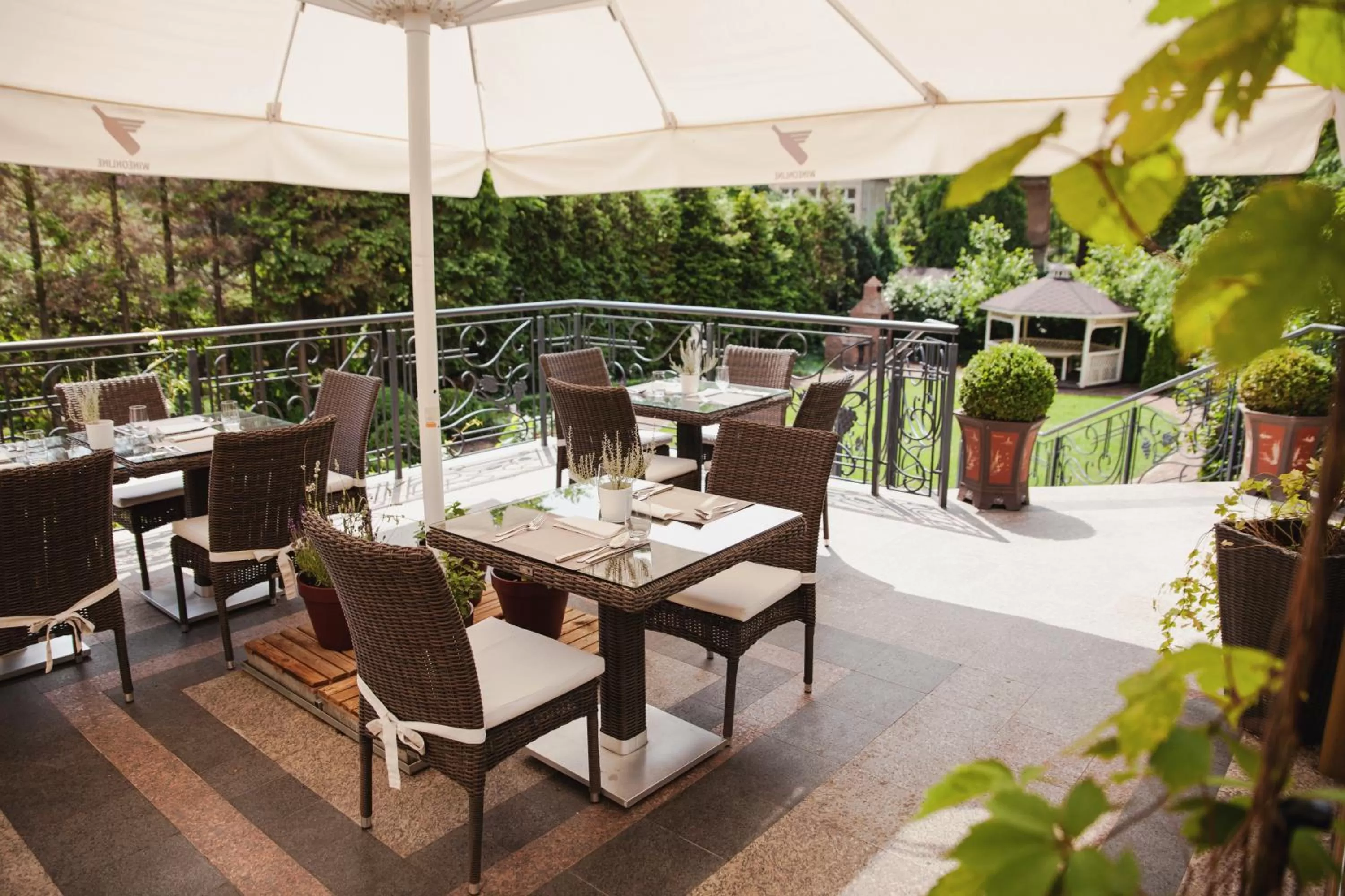 Patio, Restaurant/Places to Eat in Grape Hotel