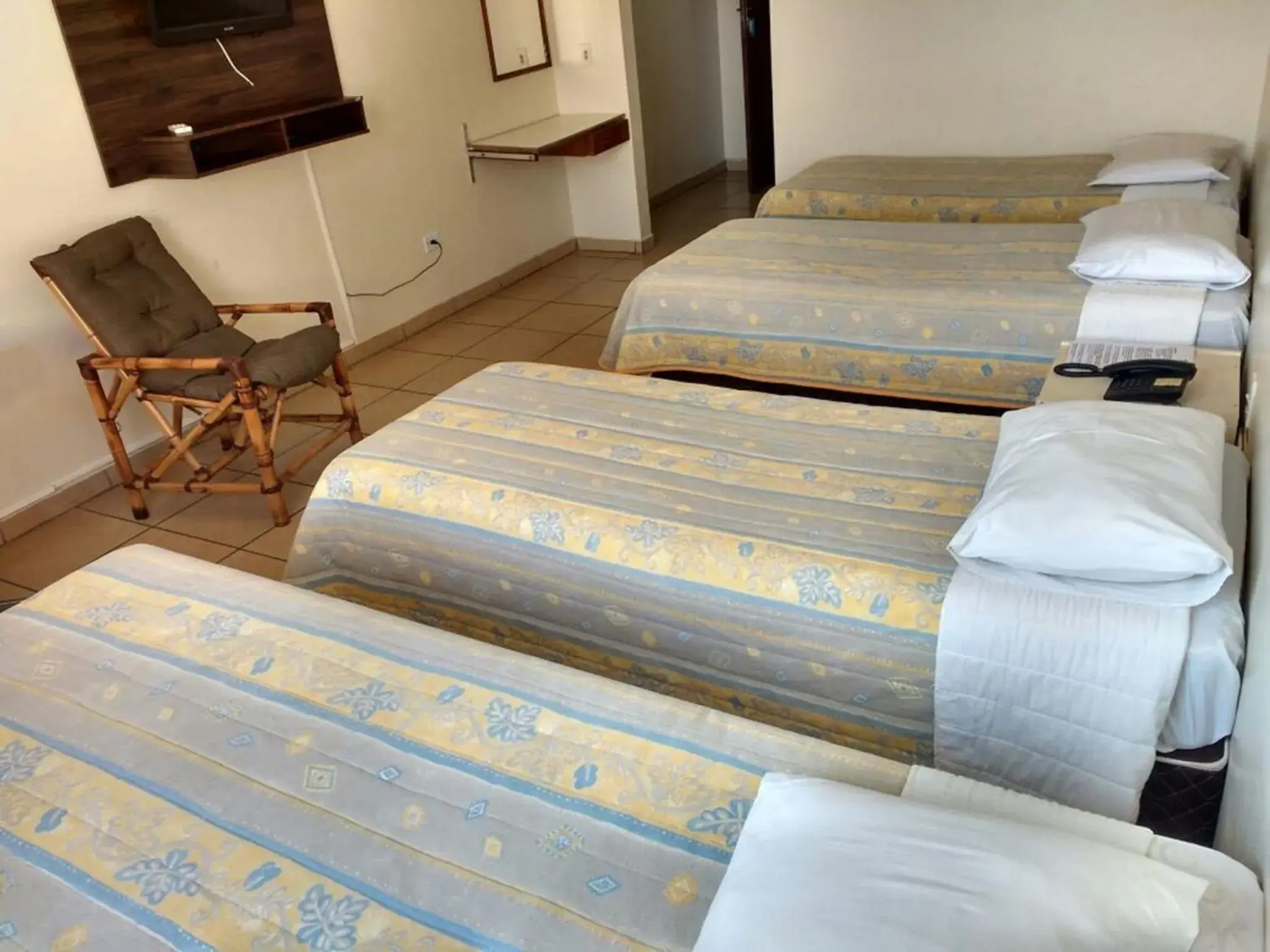 Photo of the whole room, Bed in Alvorada Iguassu Hotel