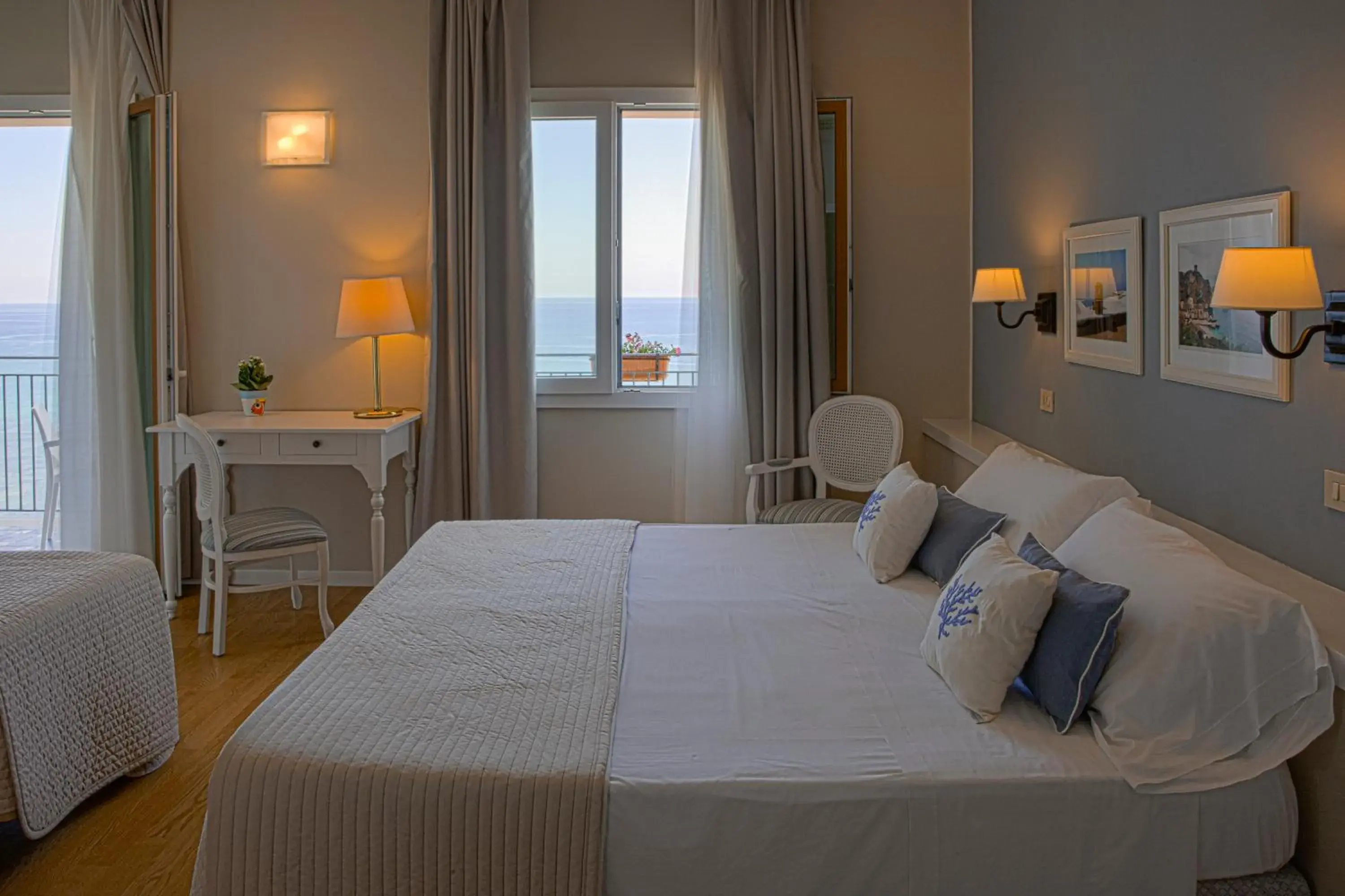 Bedroom, Bed in Hotel Punta Nord Est