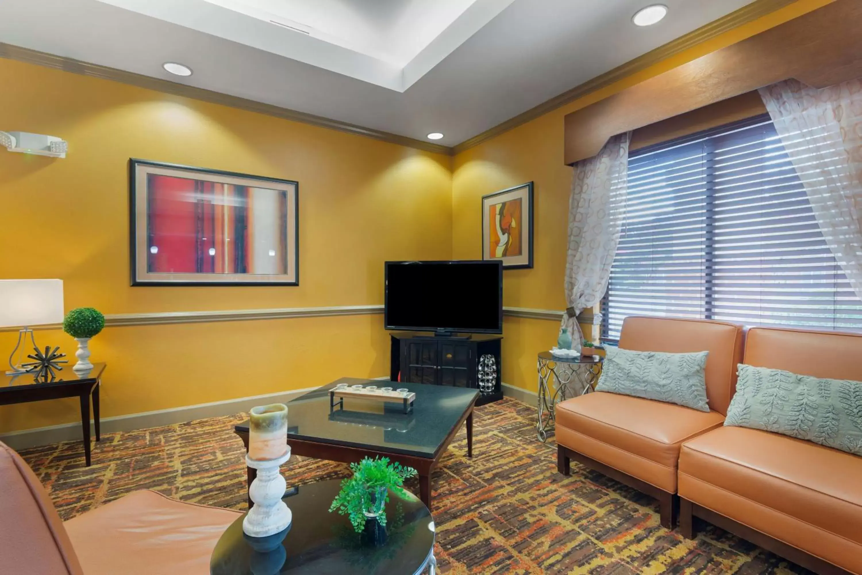 Lobby or reception, Seating Area in Best Western Plus Suites Greenville