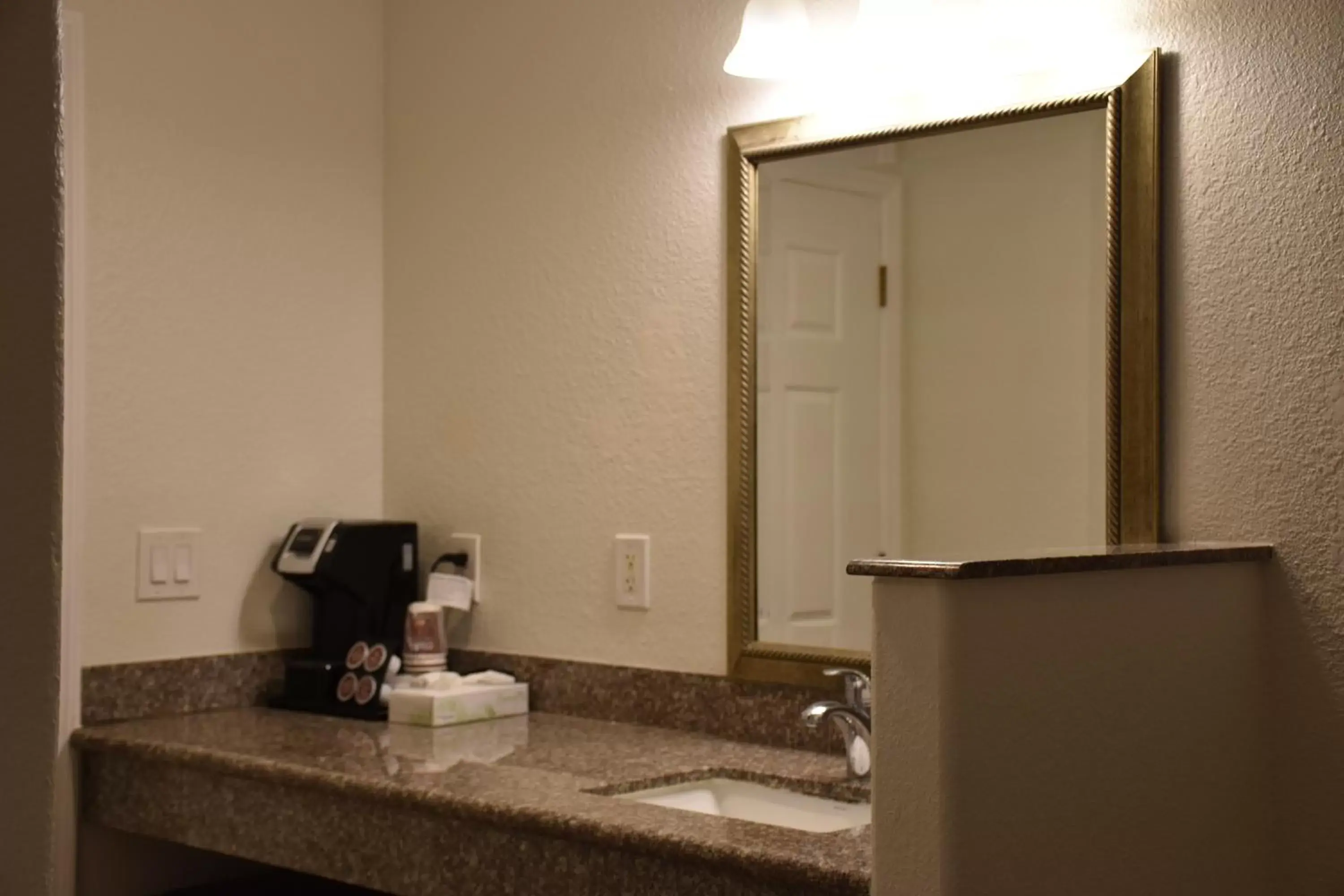 Bathroom in Gateway Lodge