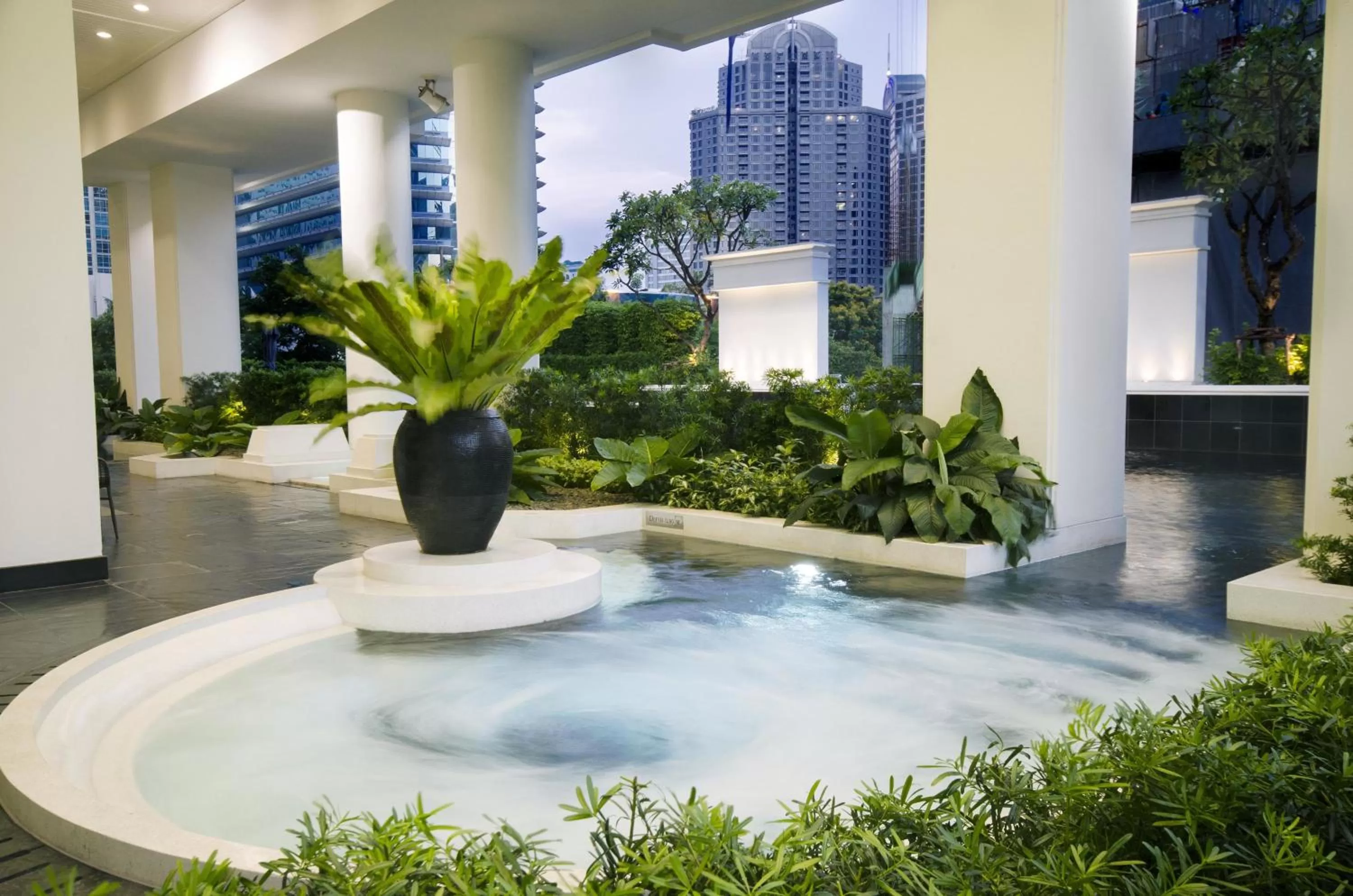 Swimming pool in Grande Centre Point Ploenchit
