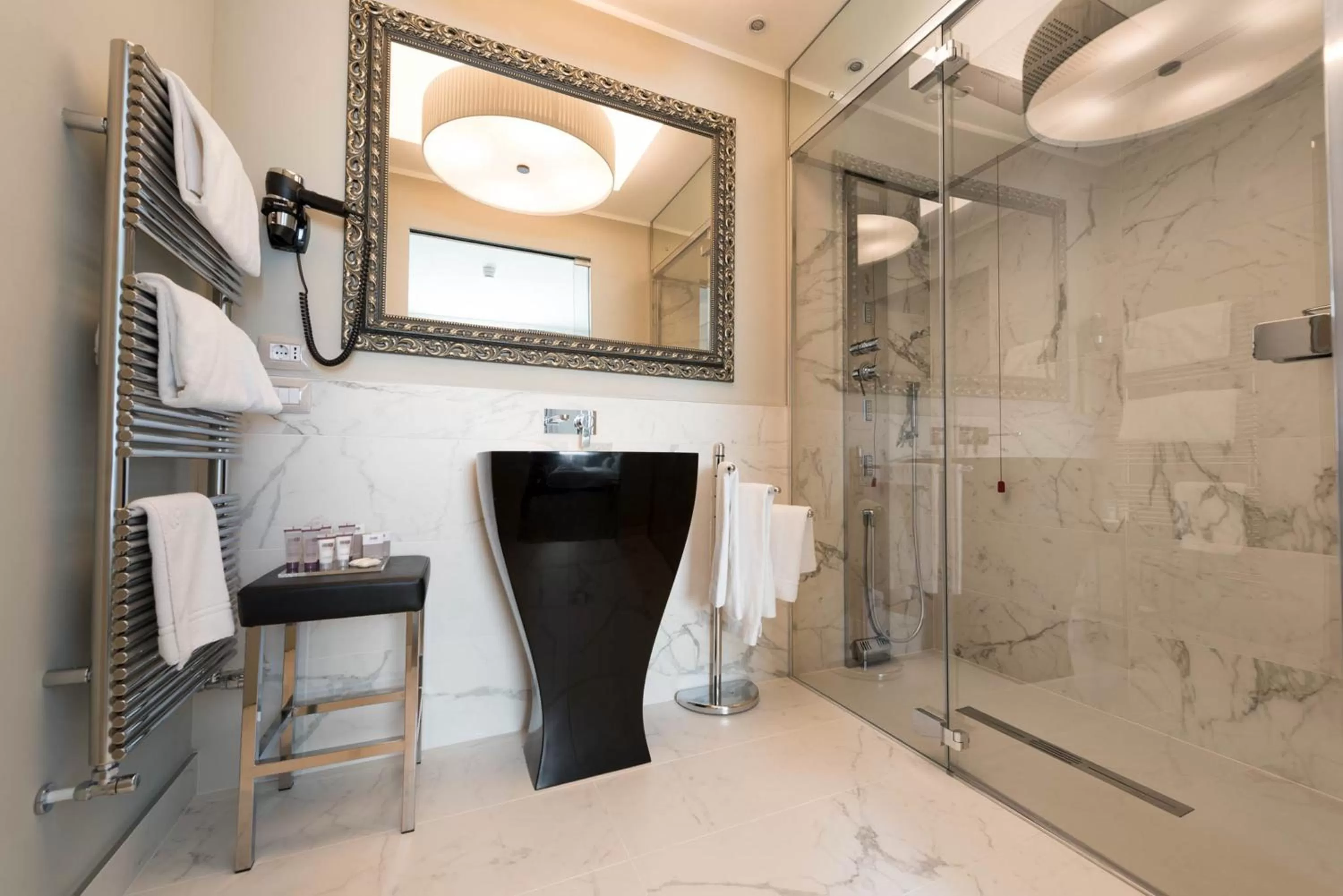 Shower in DB Hotel Verona Airport Congress & Spa