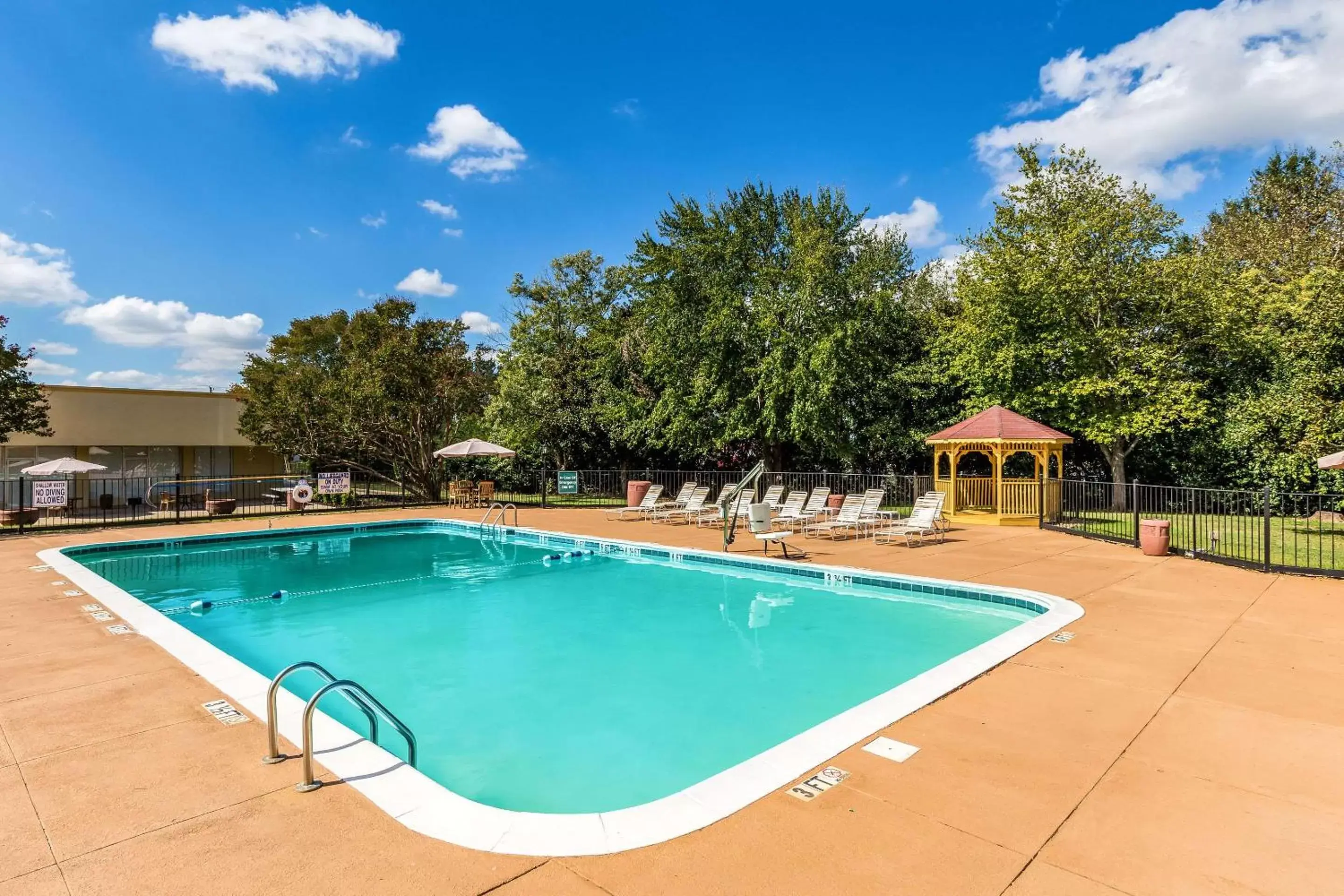 On site, Swimming Pool in Quality Inn Clemson near University