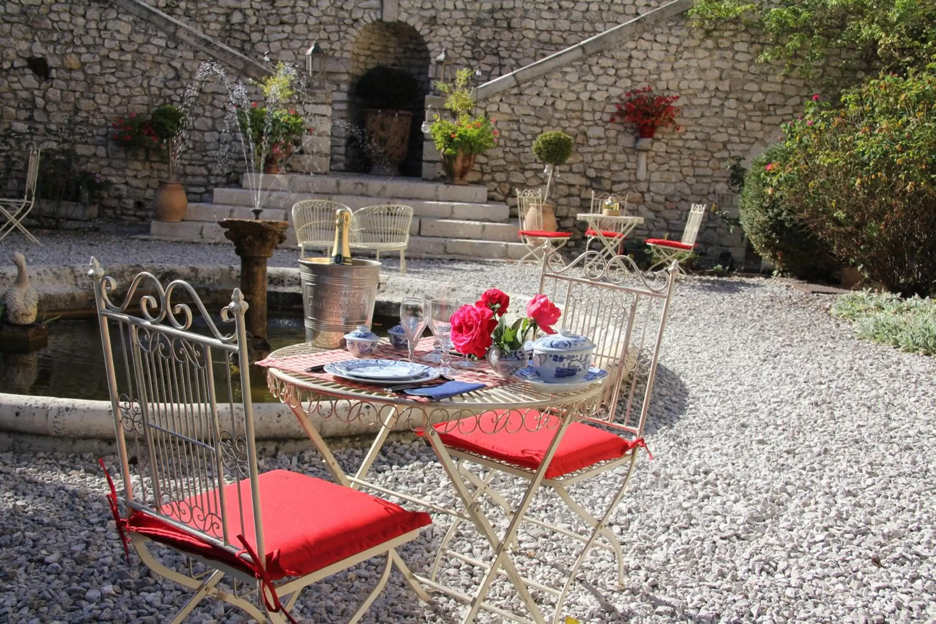 Restaurant/places to eat in Demeure des Vieux Bains