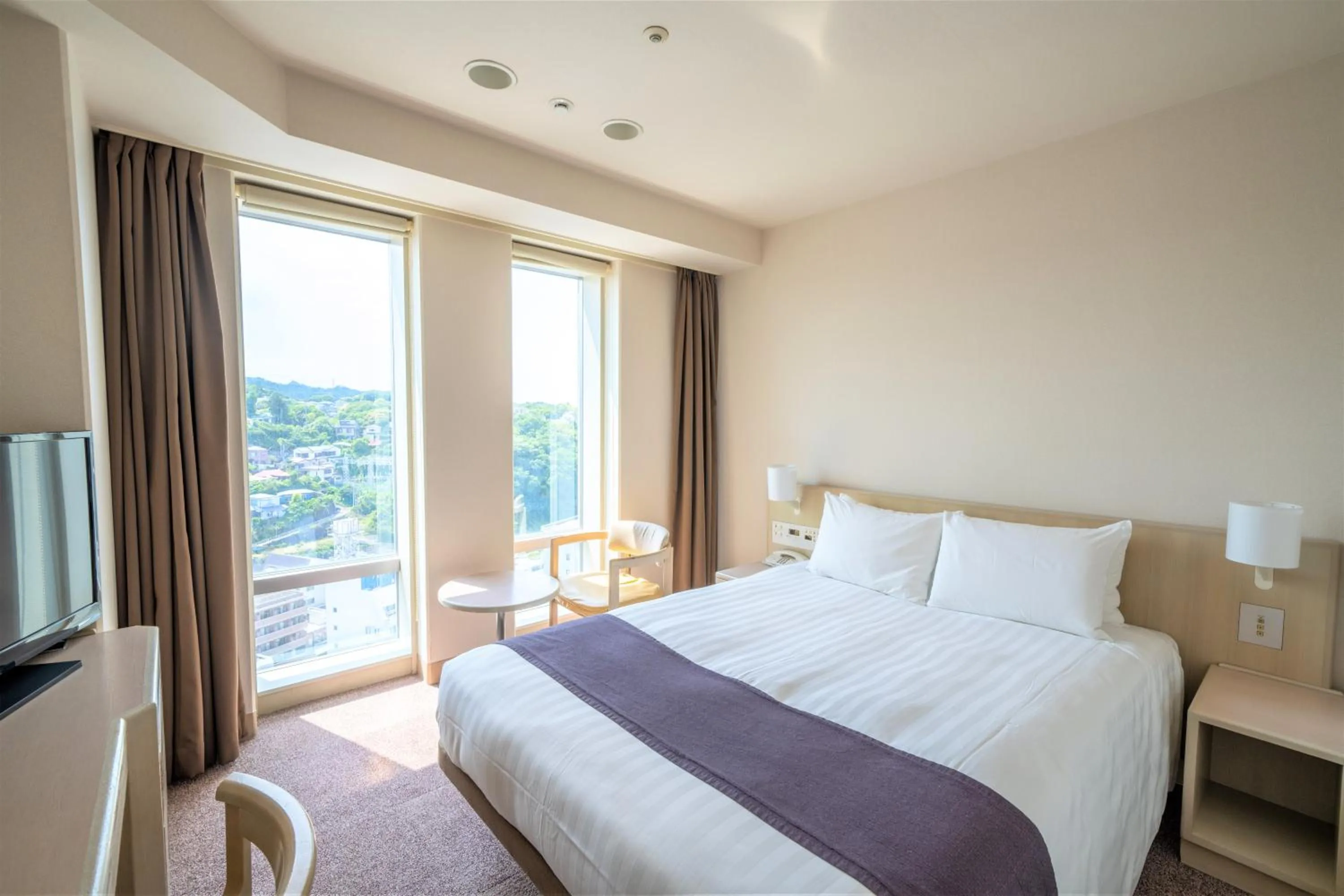 Photo of the whole room, Bed in Mercure Yokosuka