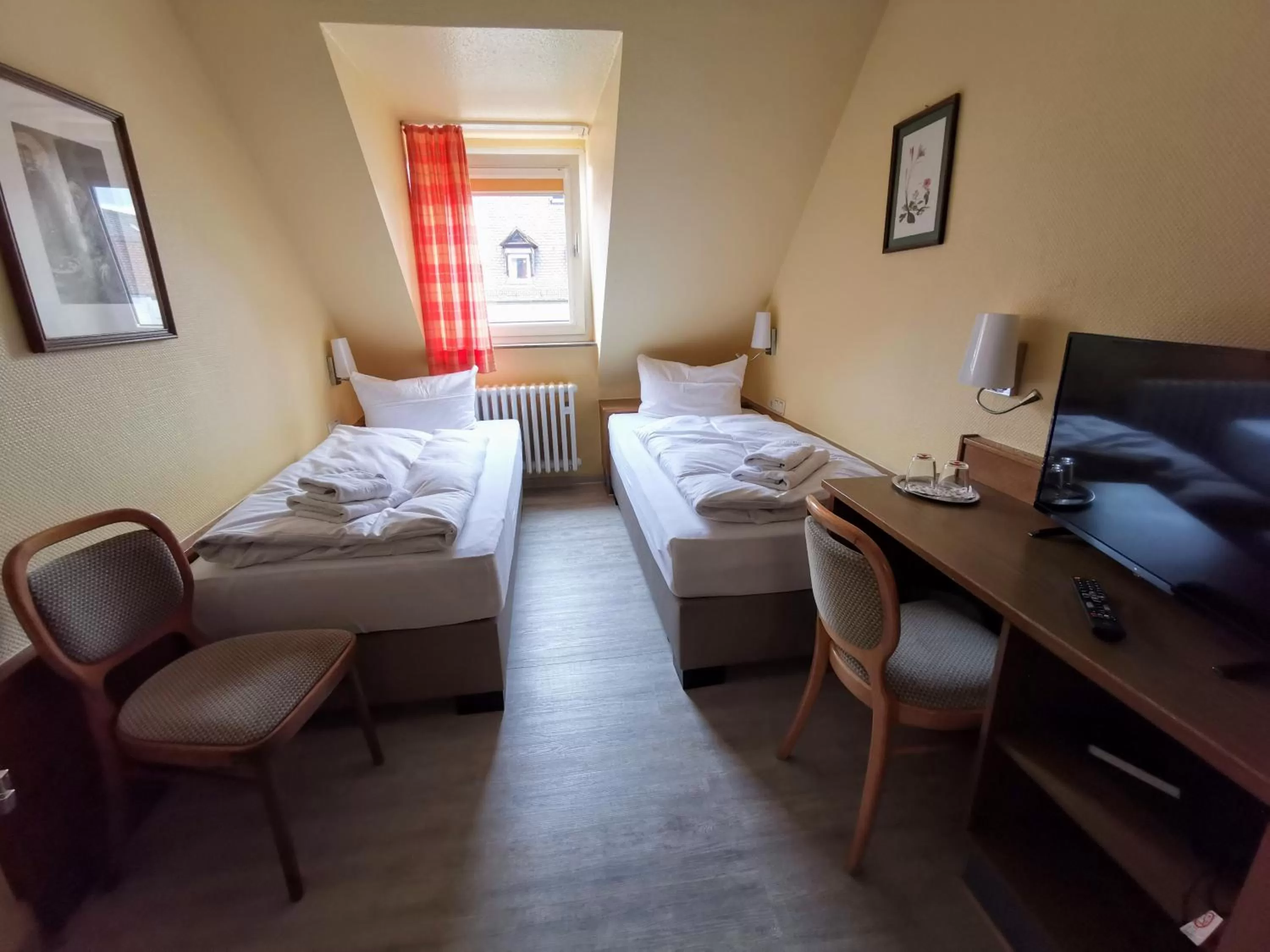 Photo of the whole room, Bed in Zum Winzermännle