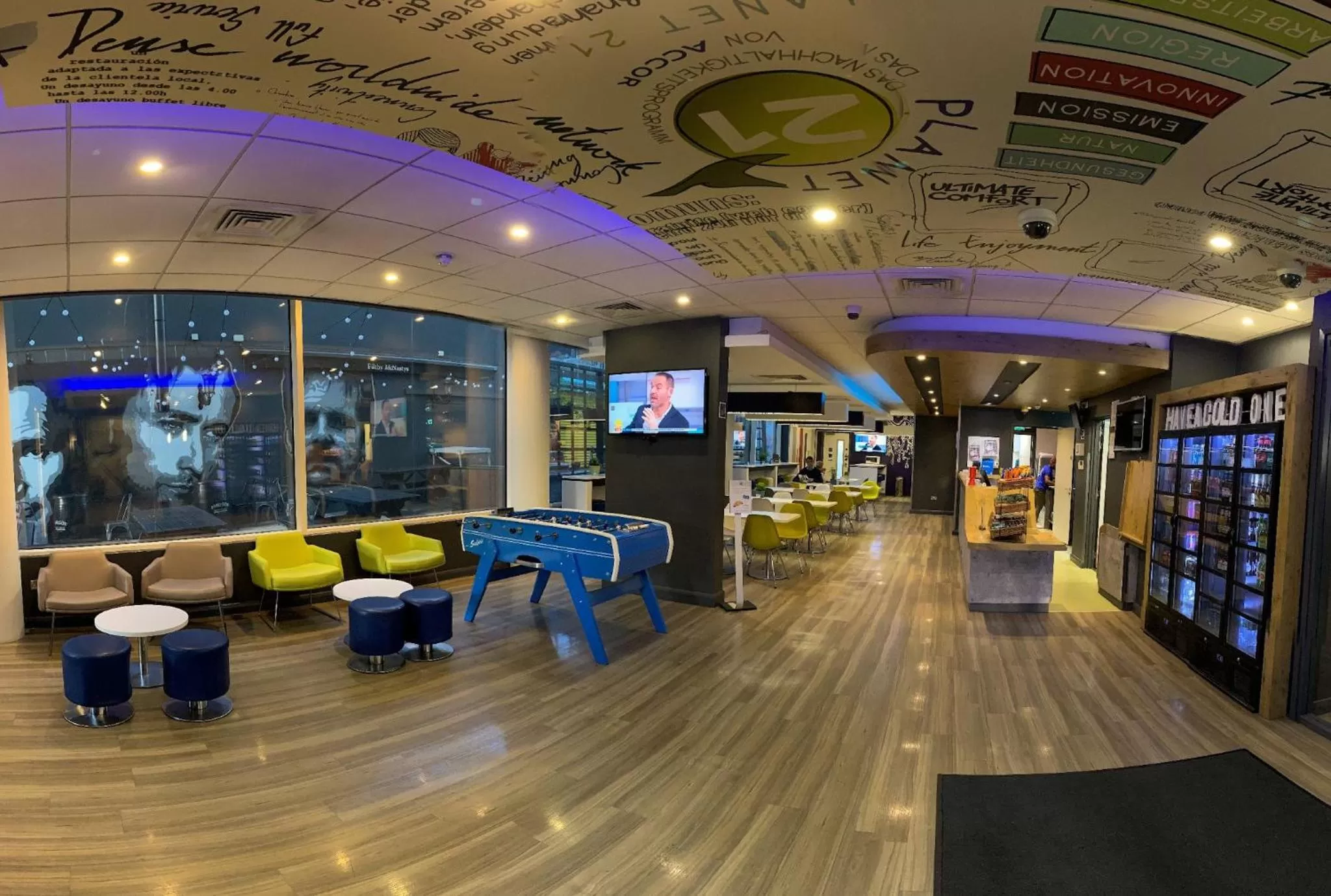 Lounge or bar in ibis budget Belfast City Centre