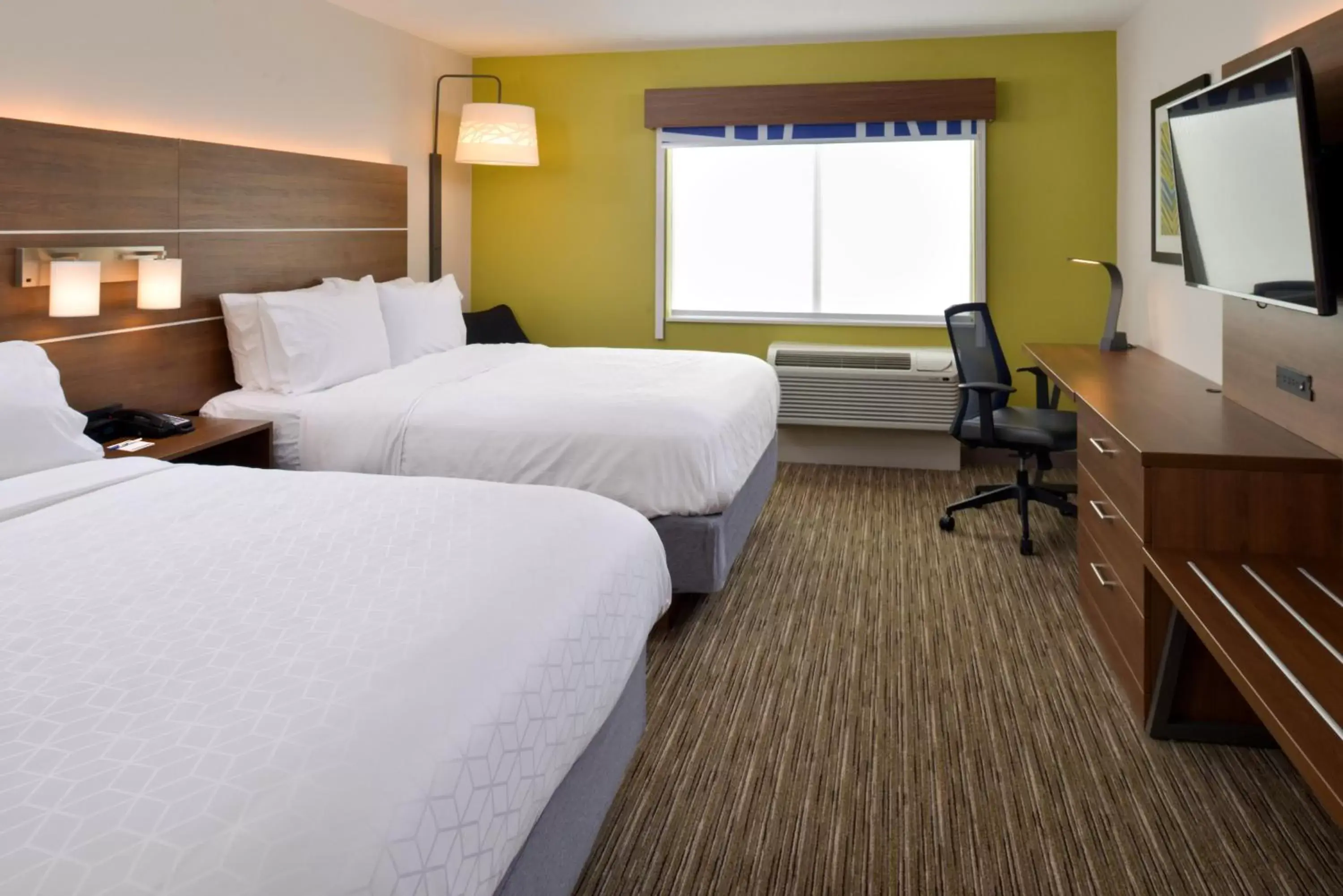 Photo of the whole room, Bed in Holiday Inn Express & Suites - Ottumwa, an IHG Hotel