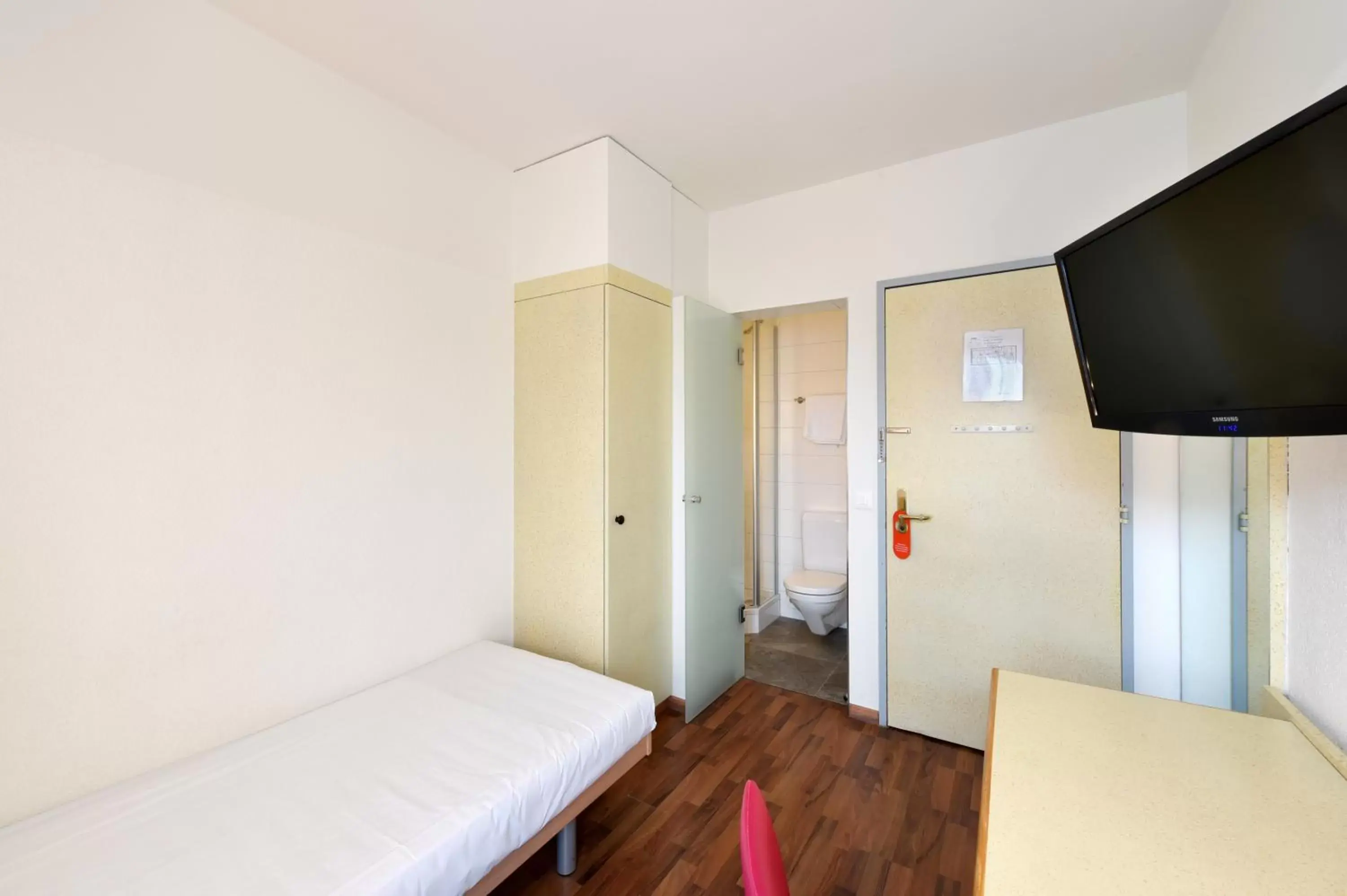 Photo of the whole room, TV/Entertainment Center in City Hotel Biel Bienne Free Parking