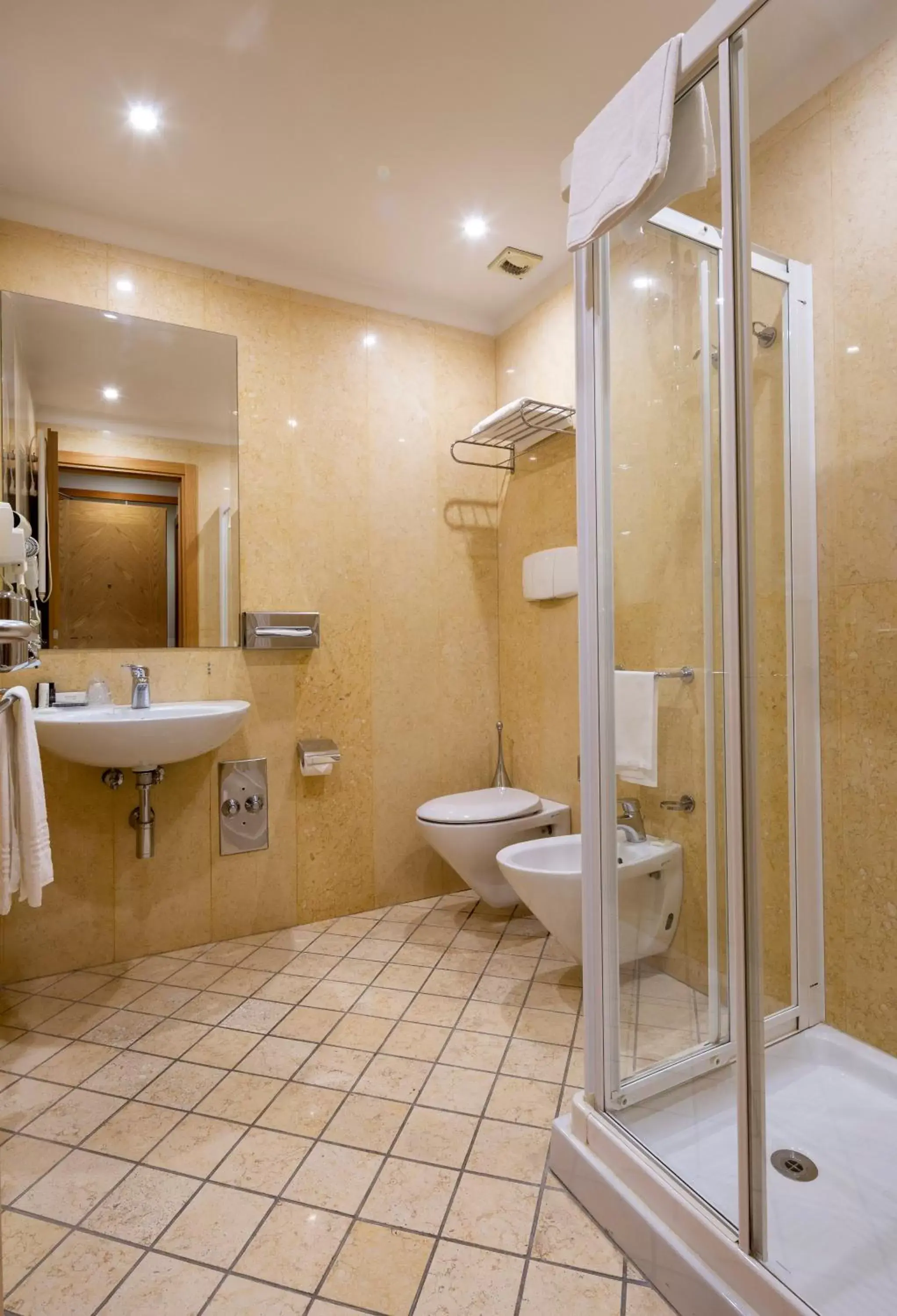 Bathroom in Crowne Plaza Padova, an IHG Hotel