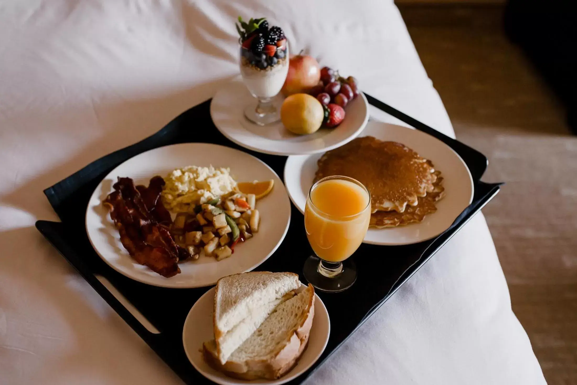 Breakfast, Food in Lake Arrowhead Resort & Spa