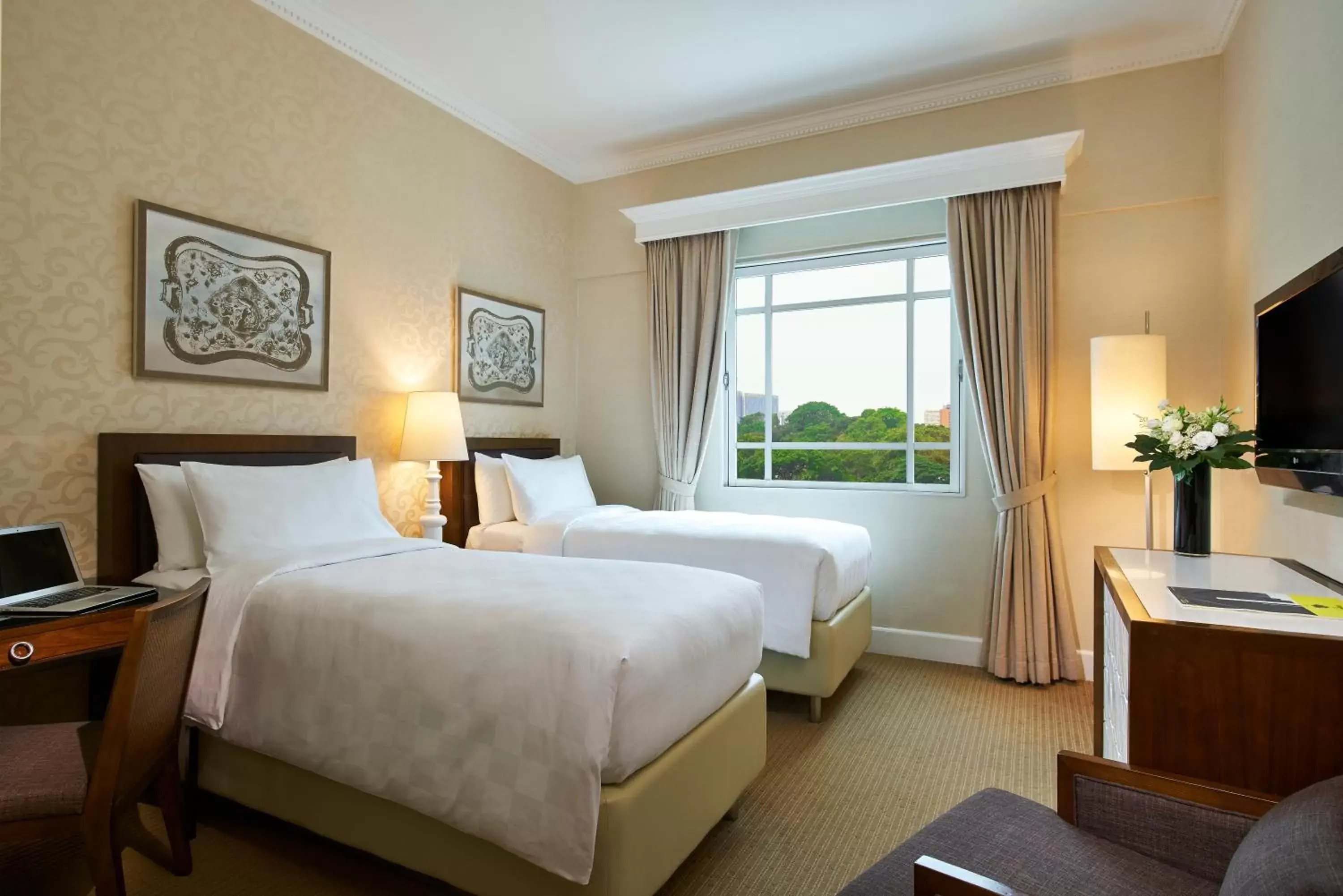 Photo of the whole room, Bed in Rendezvous Hotel Singapore by Far East Hospitality Photo of the whole room, Bed in Rendezvous Hotel Singapore by Far East Hospitality