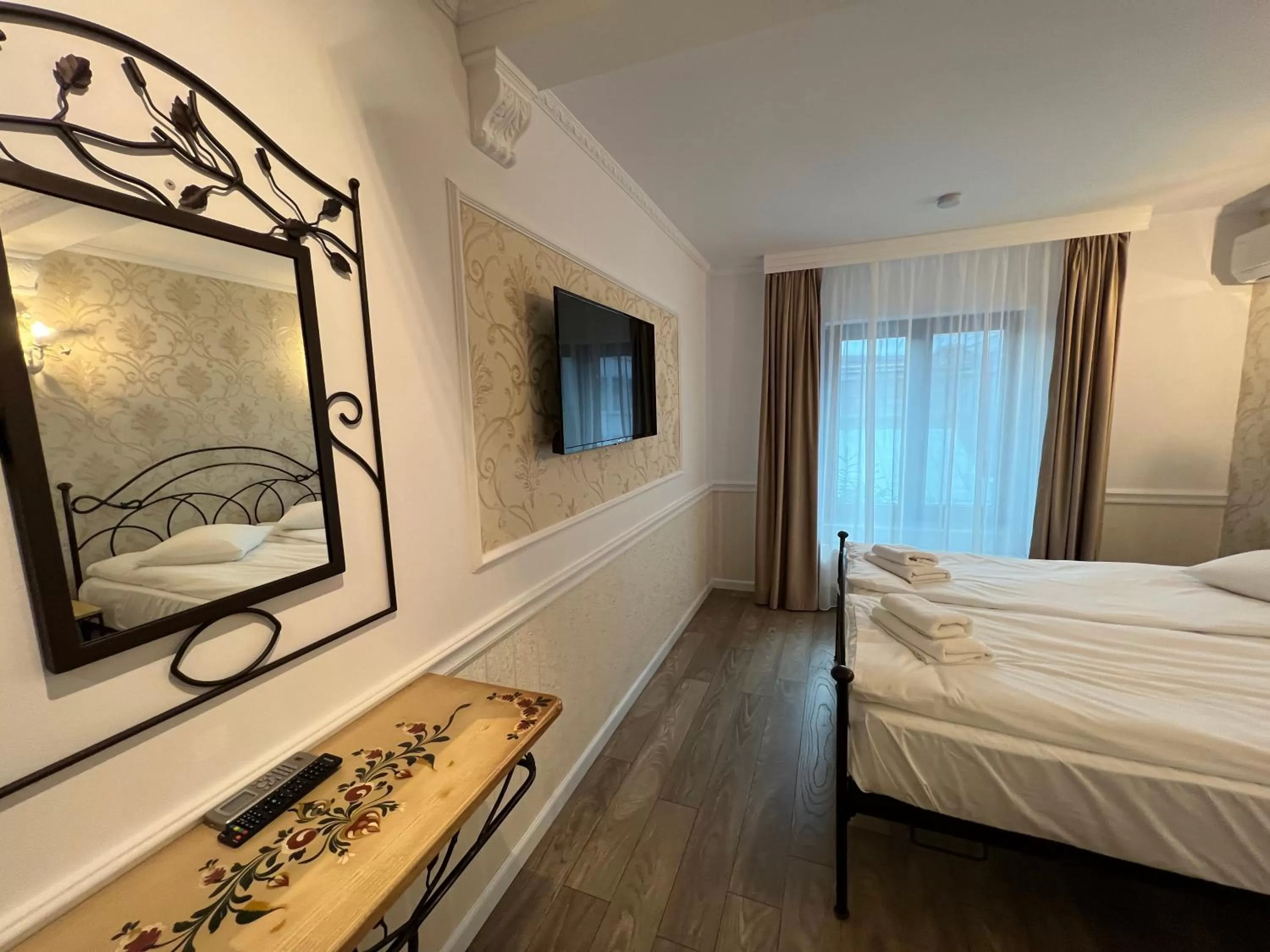 Photo of the whole room, Bed in Hotel Boutique Cathedral Plaza Residences room for rent downtown