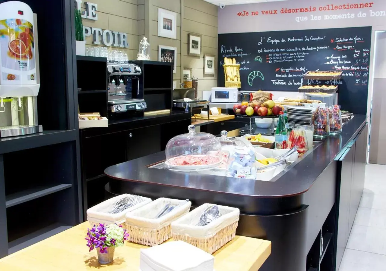 Buffet breakfast in Campanile Dijon Centre - Gare