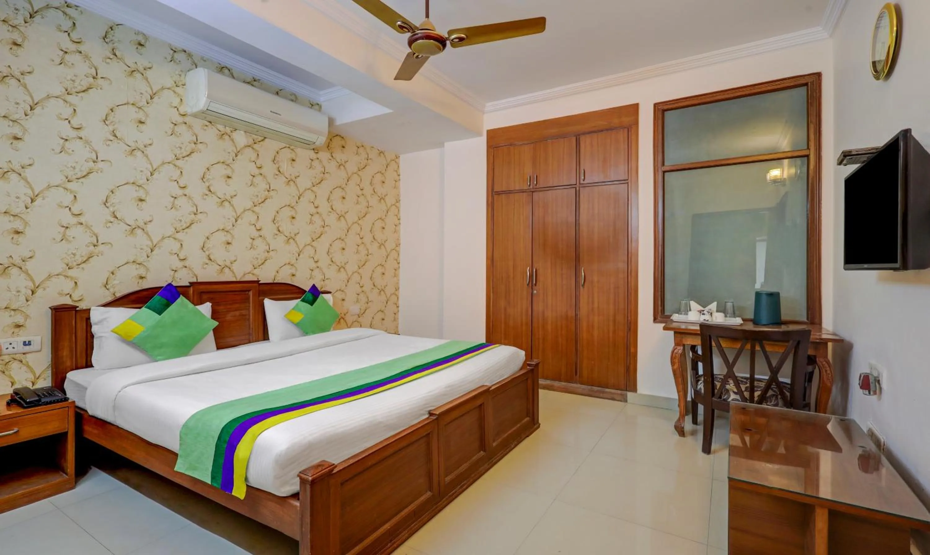 TV and multimedia, Bed in Treebo Primeone