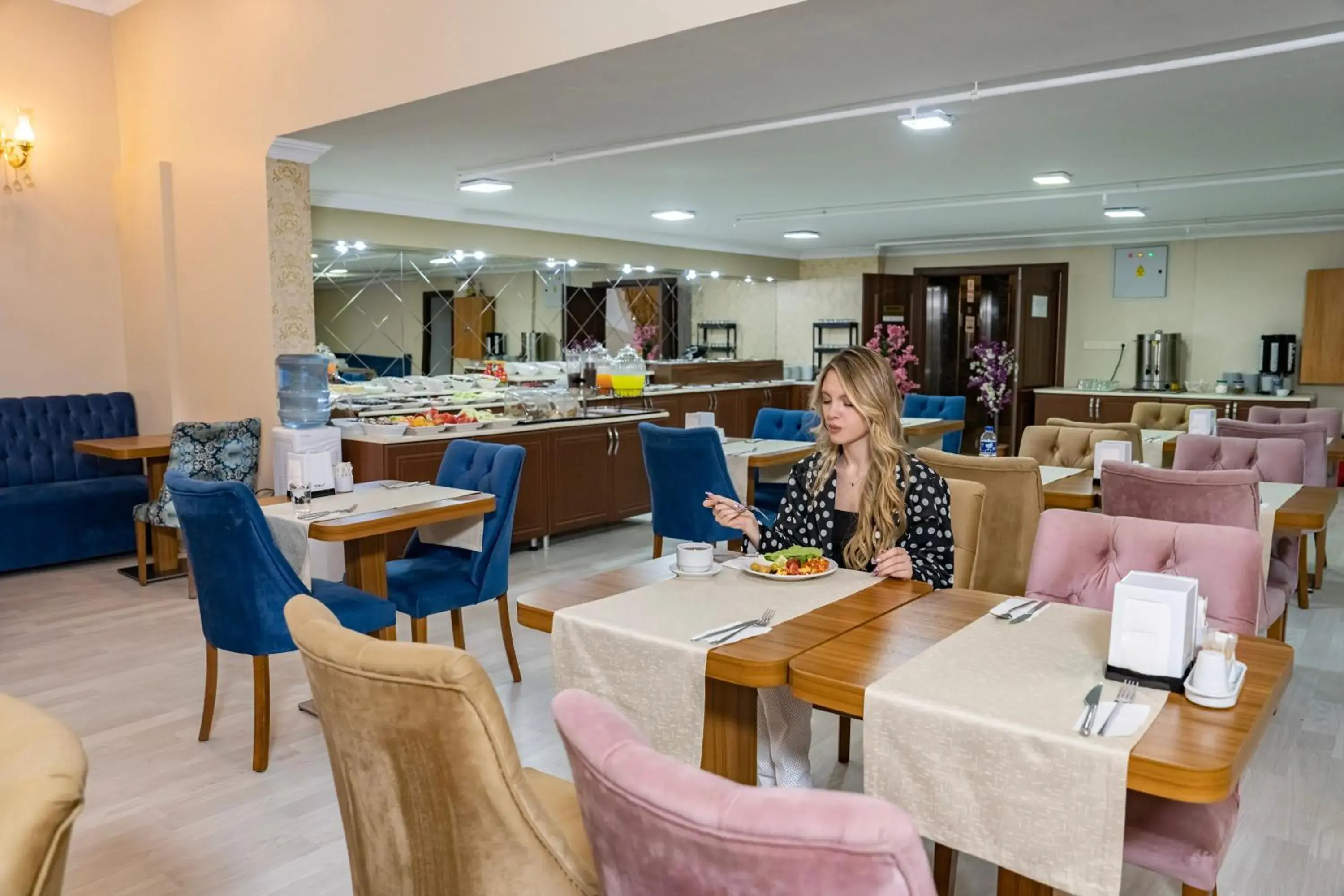 Restaurant/Places to Eat in Grand Hamit Hotel