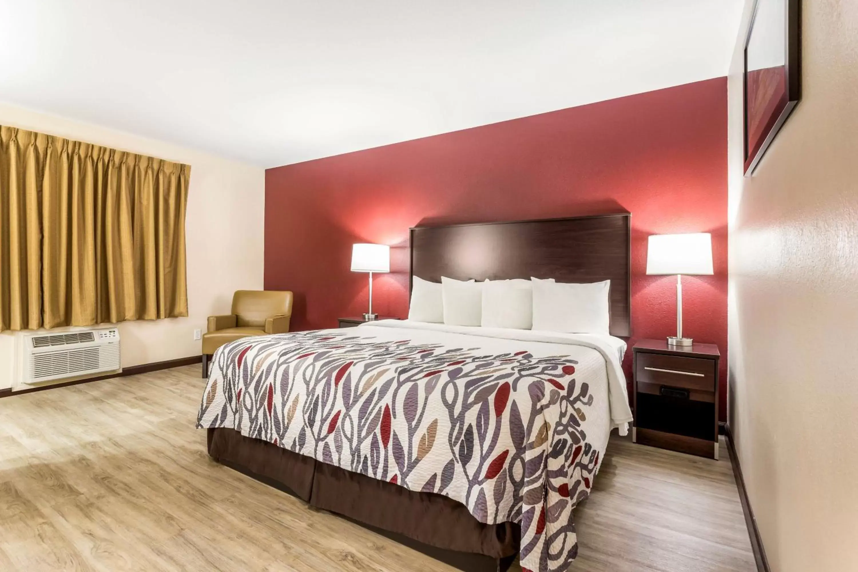 Photo of the whole room, Bed in Red Roof Inn Dry Ridge Photo of the whole room, Bed in Red Roof Inn Dry Ridge