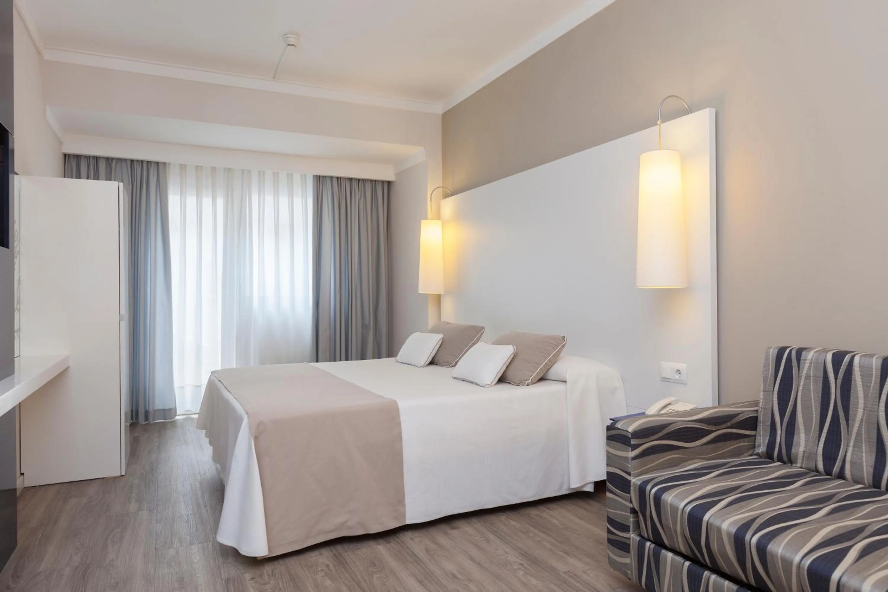 Bedroom, Bed in Canyelles Platja