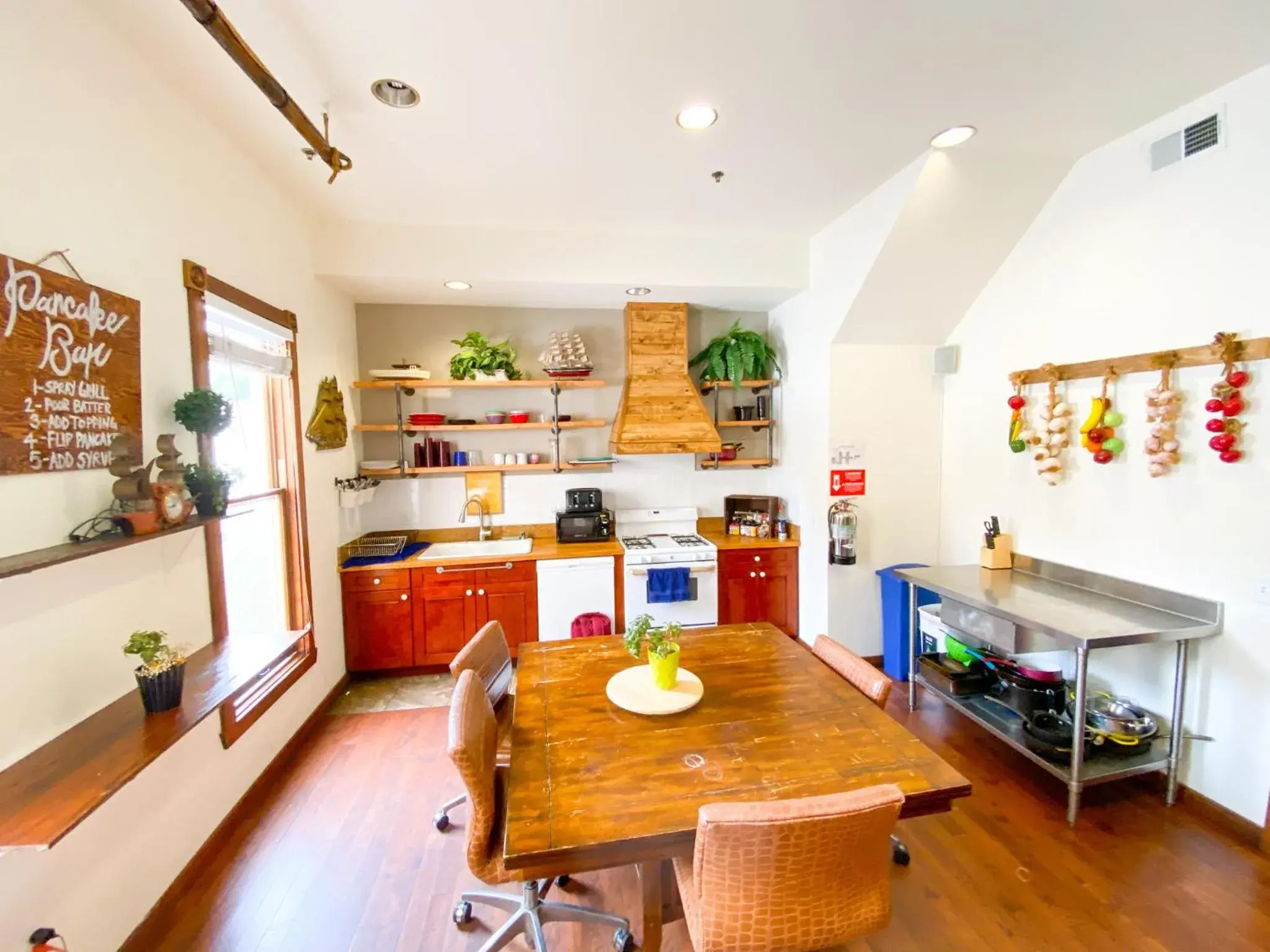 Communal kitchen, Dining Area in International Travelers House Adventure Hostel