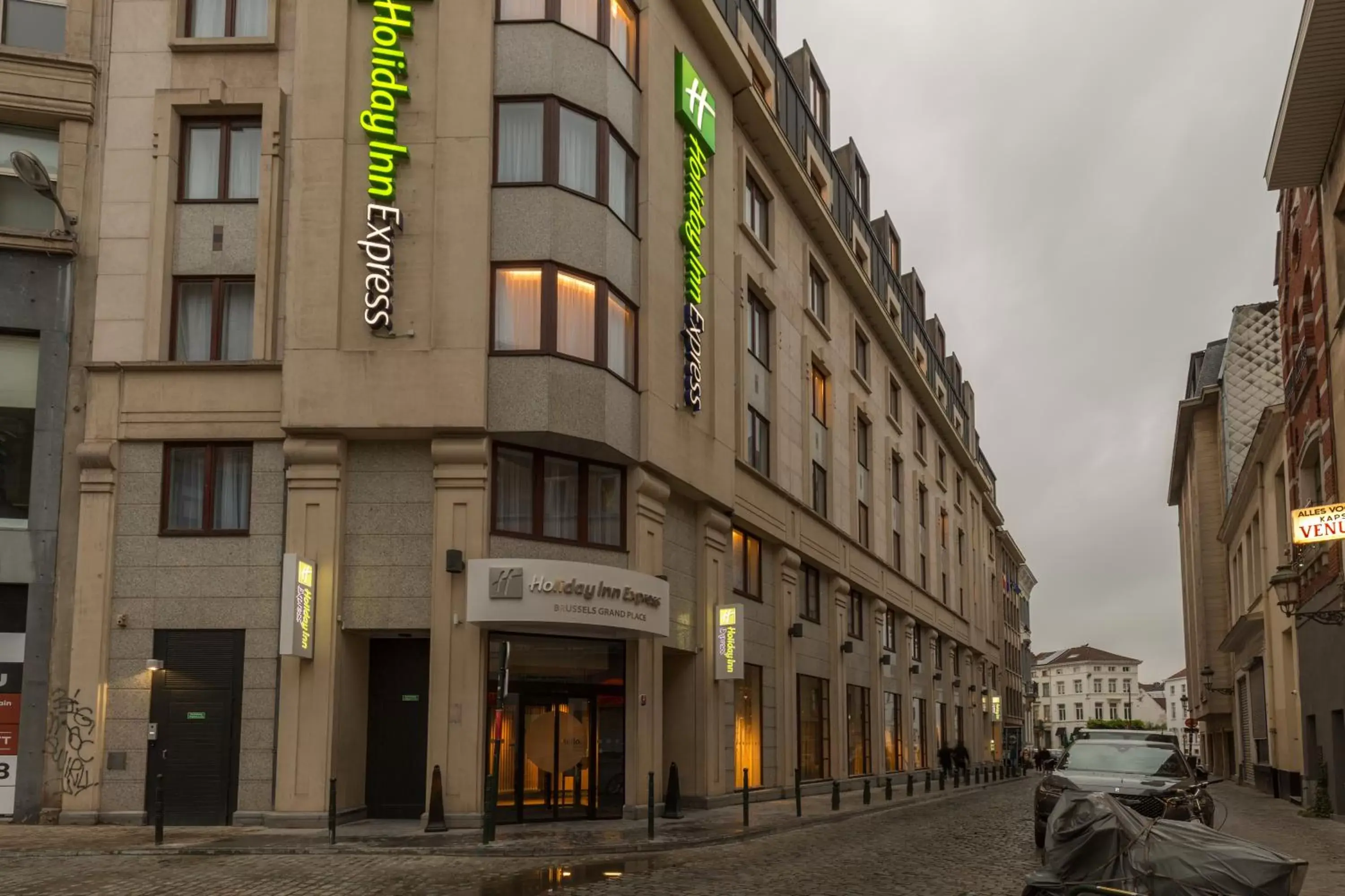 Facade/entrance, Property Building in Holiday Inn Express Brussels-Grand-Place, an IHG Hotel