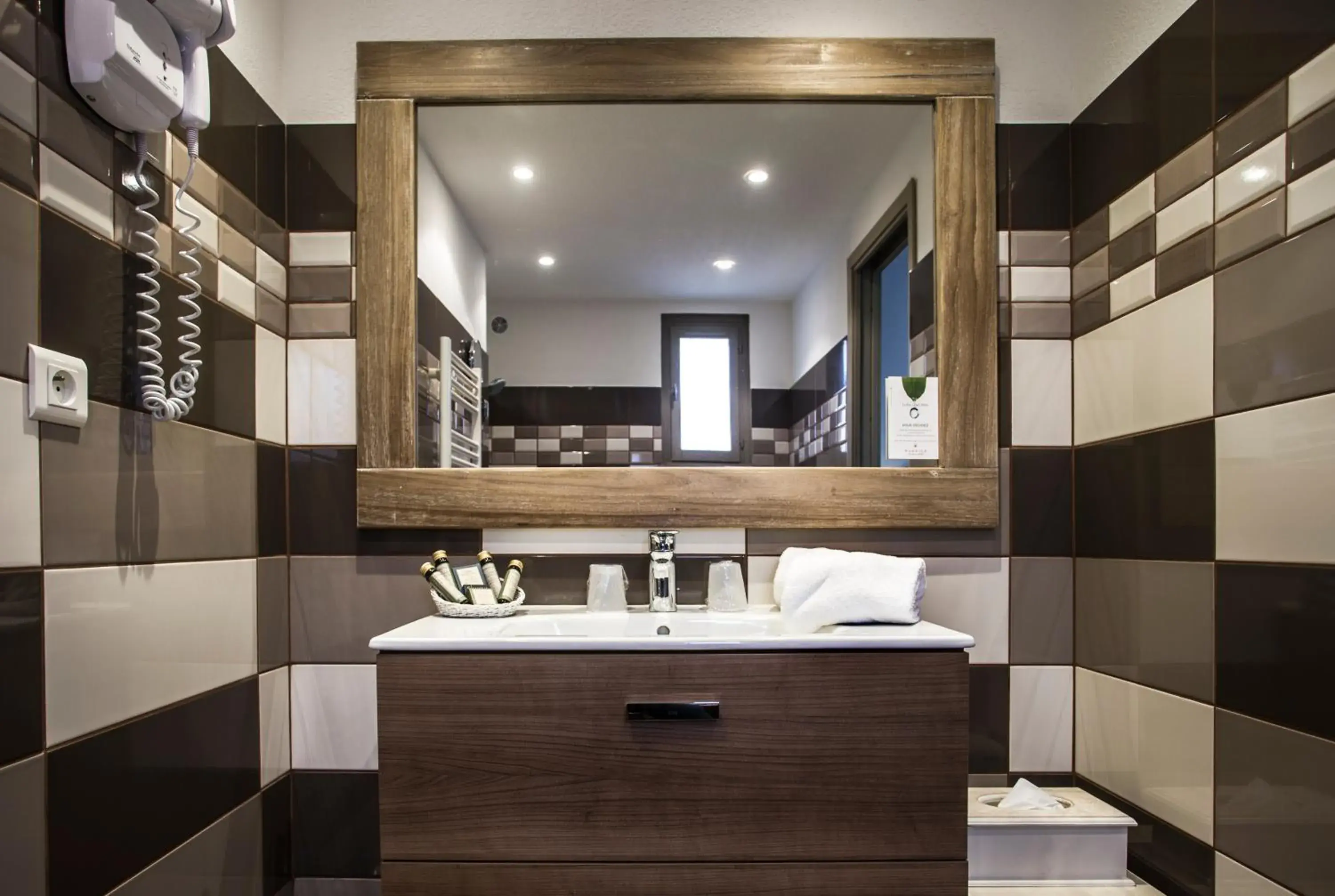Bathroom in Le Roc E Fiori Hotel - Les Collectionneurs