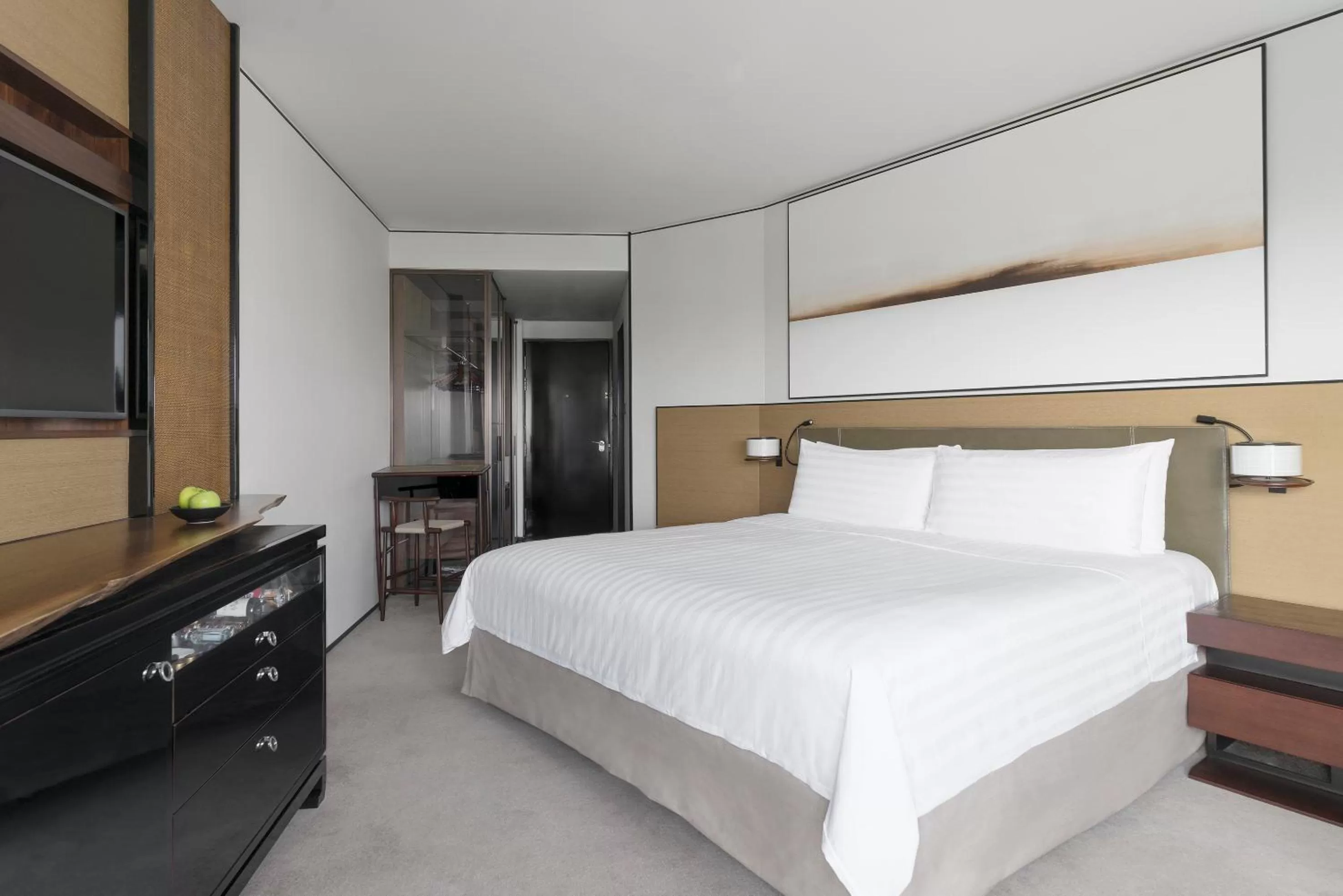 Bed in Shangri-La Singapore