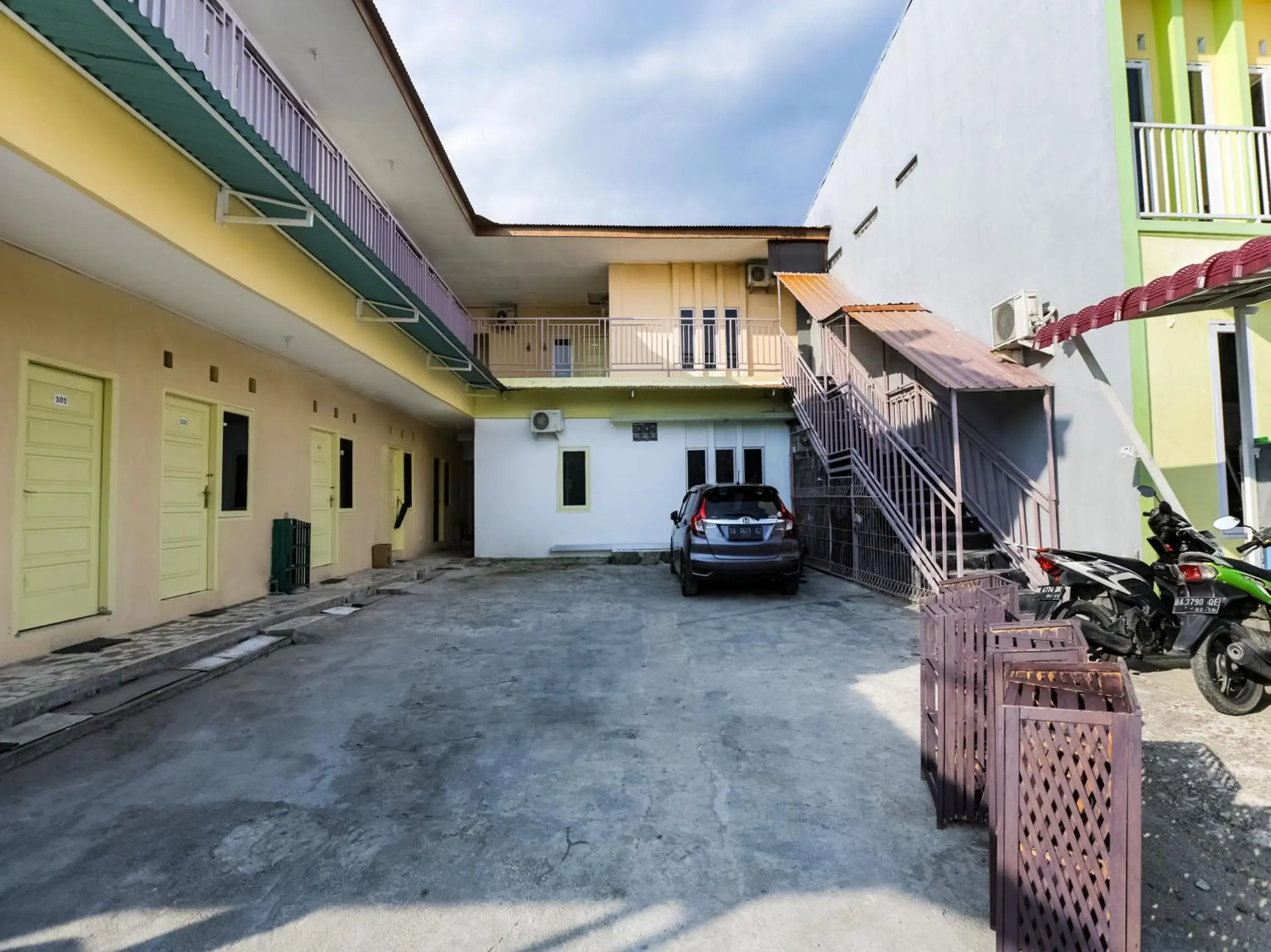 Facade/entrance, Property Building in OYO 3907 Mine Residence