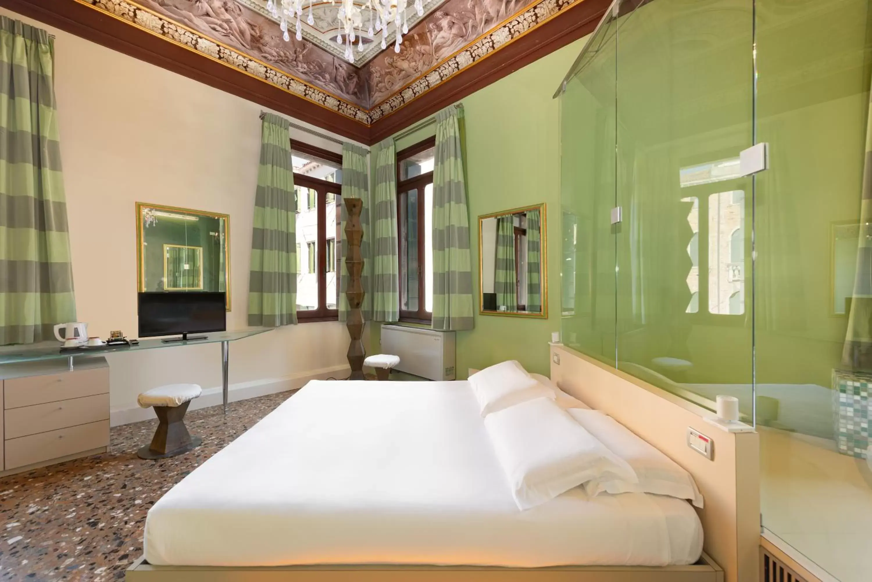 Photo of the whole room, Bed in Sogno di Giulietta e Romeo Photo of the whole room, Bed in Sogno di Giulietta e Romeo