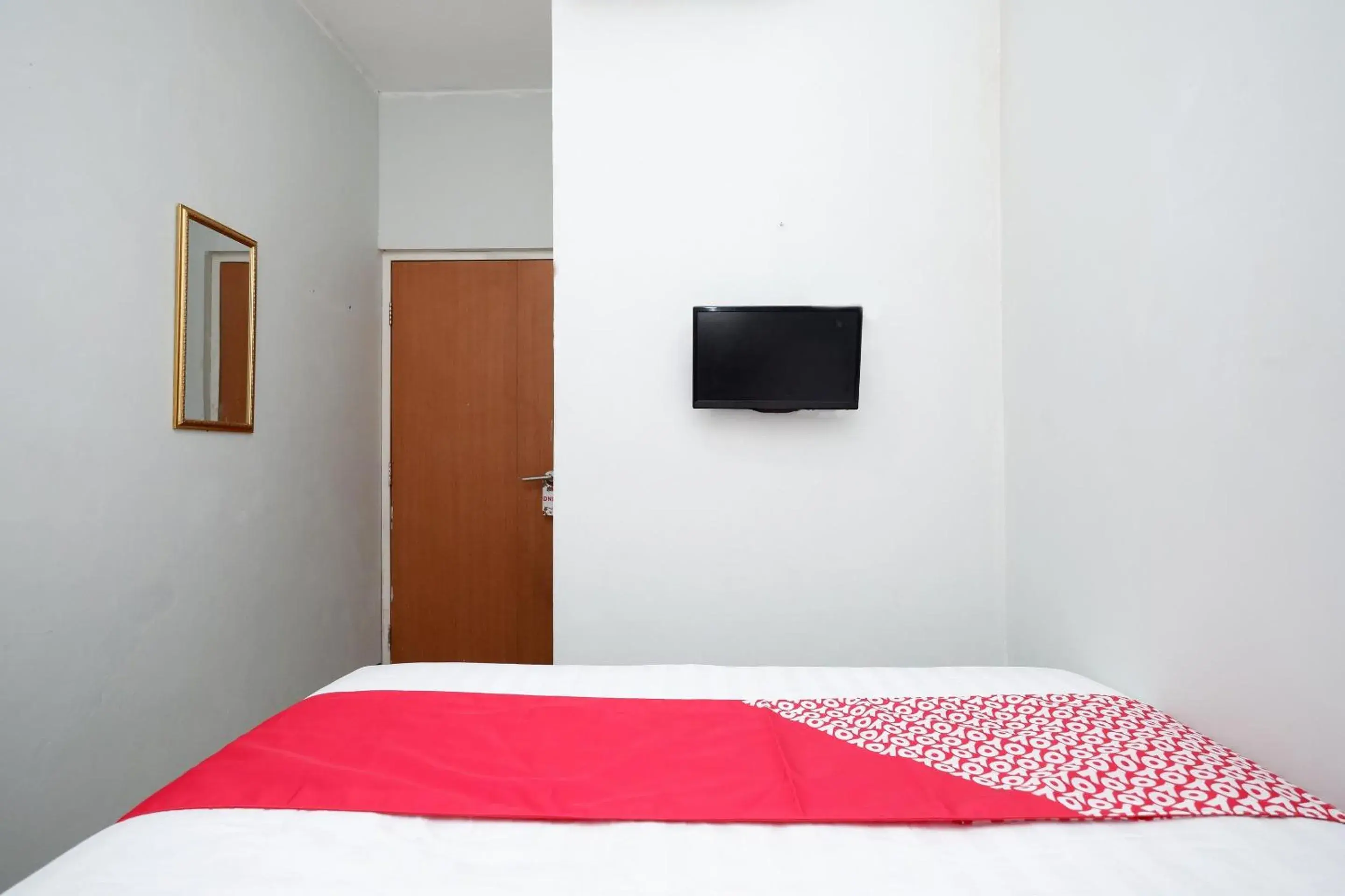 Bedroom, Bed in SUPER OYO 1565 Palebon Residence