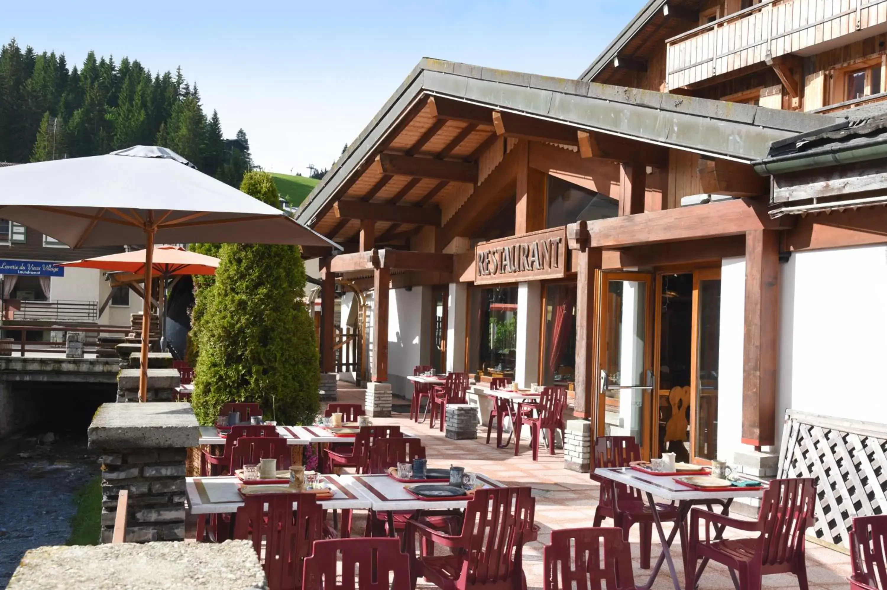 Balcony/Terrace, Restaurant/Places to Eat in Loc'Hotel Alpen Sports