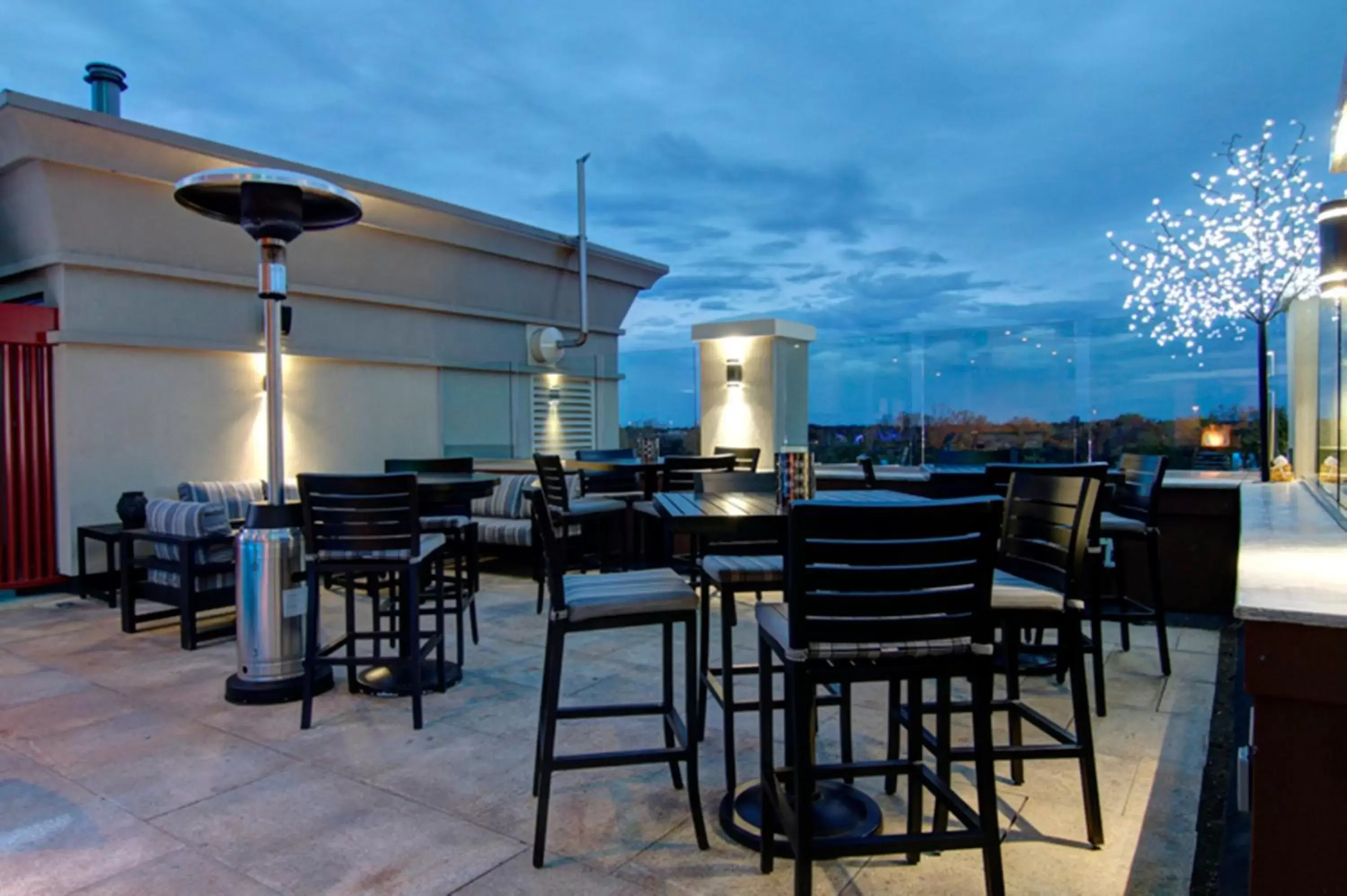 Property building, Restaurant/Places to Eat in Holiday Inn Hotel & Suites St.Catharines-Niagara, an IHG Hotel