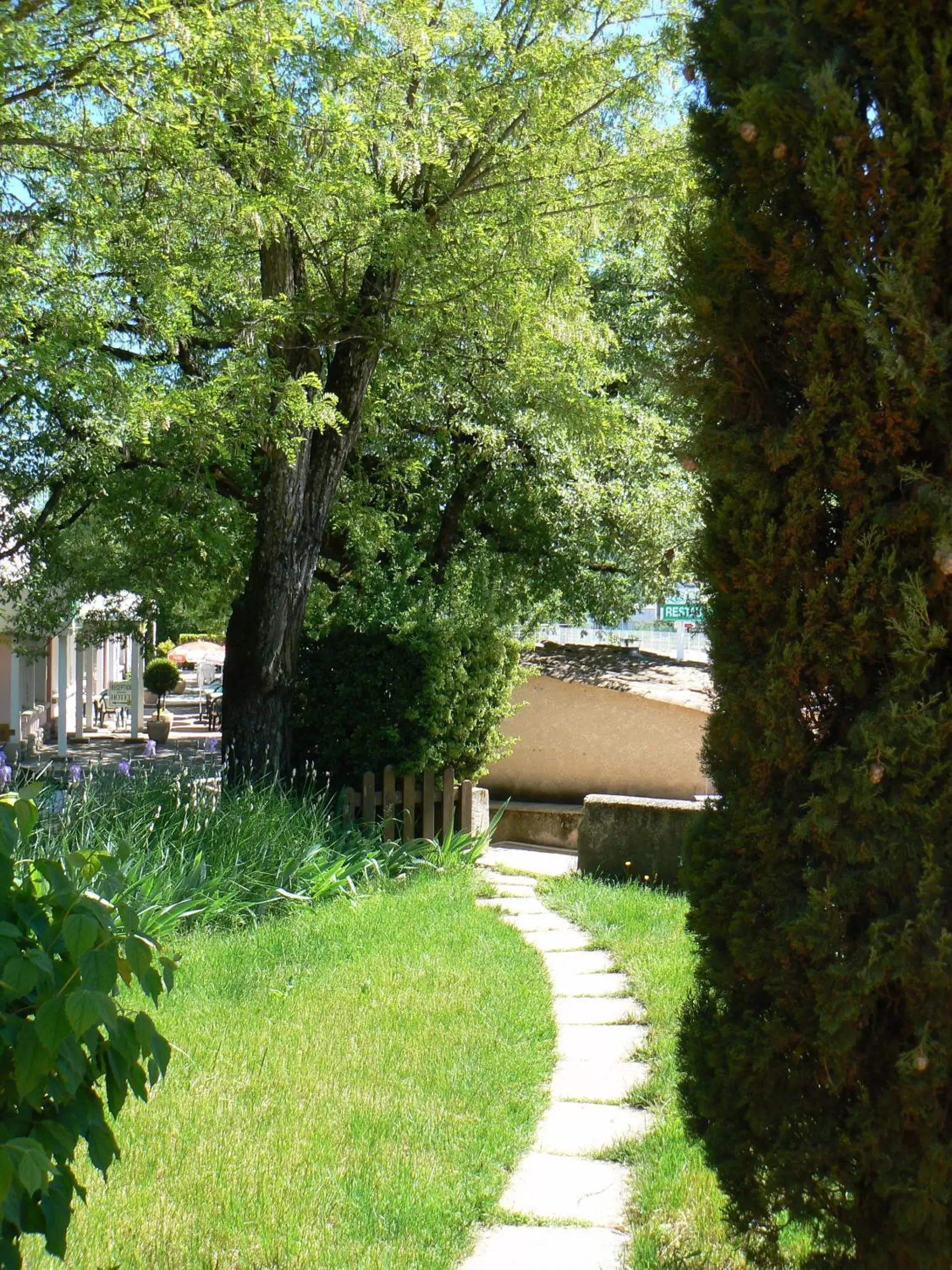 Day, Garden in Hotel Les Chênes