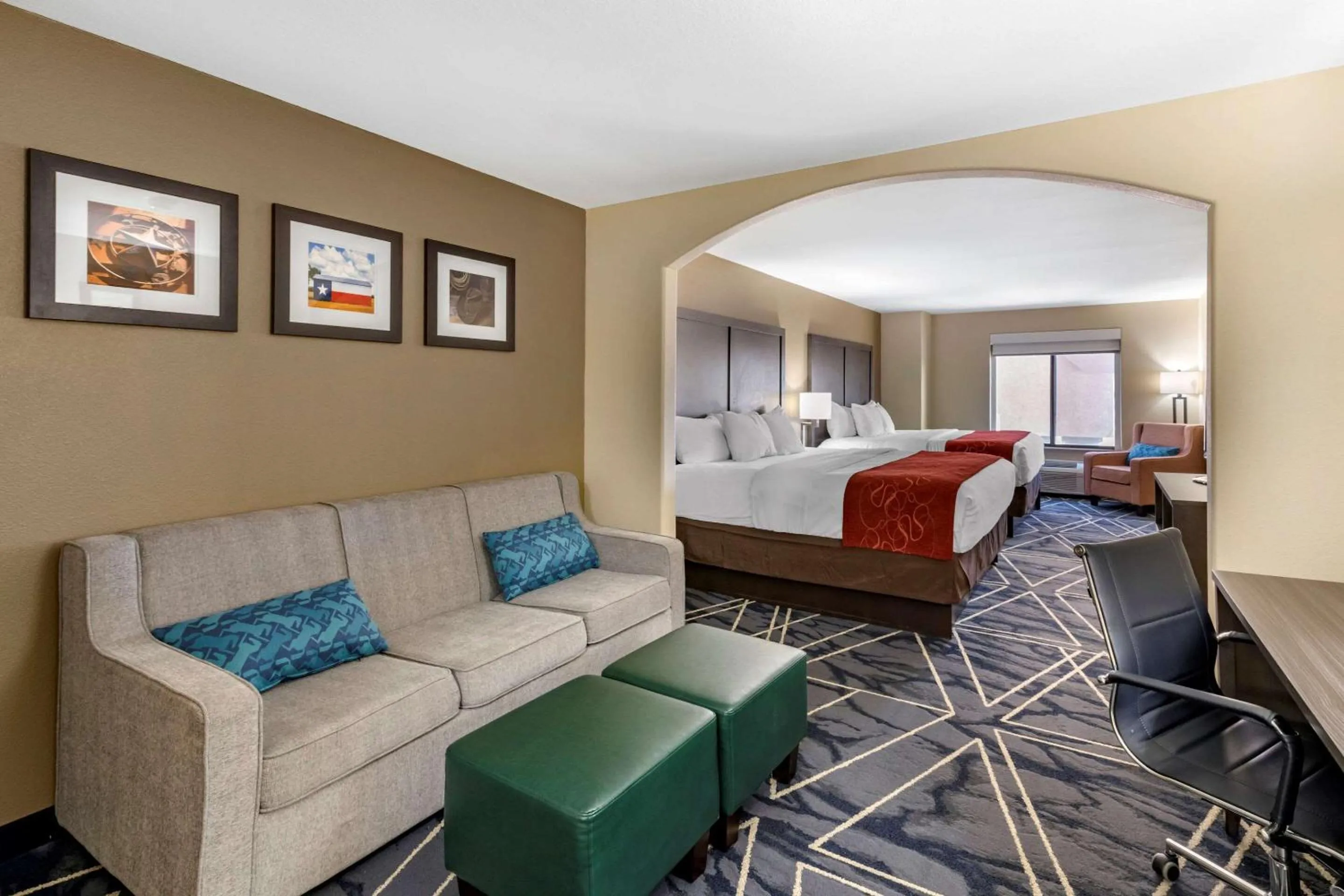 Photo of the whole room, Bed in Comfort Inn & Suites Lubbock West