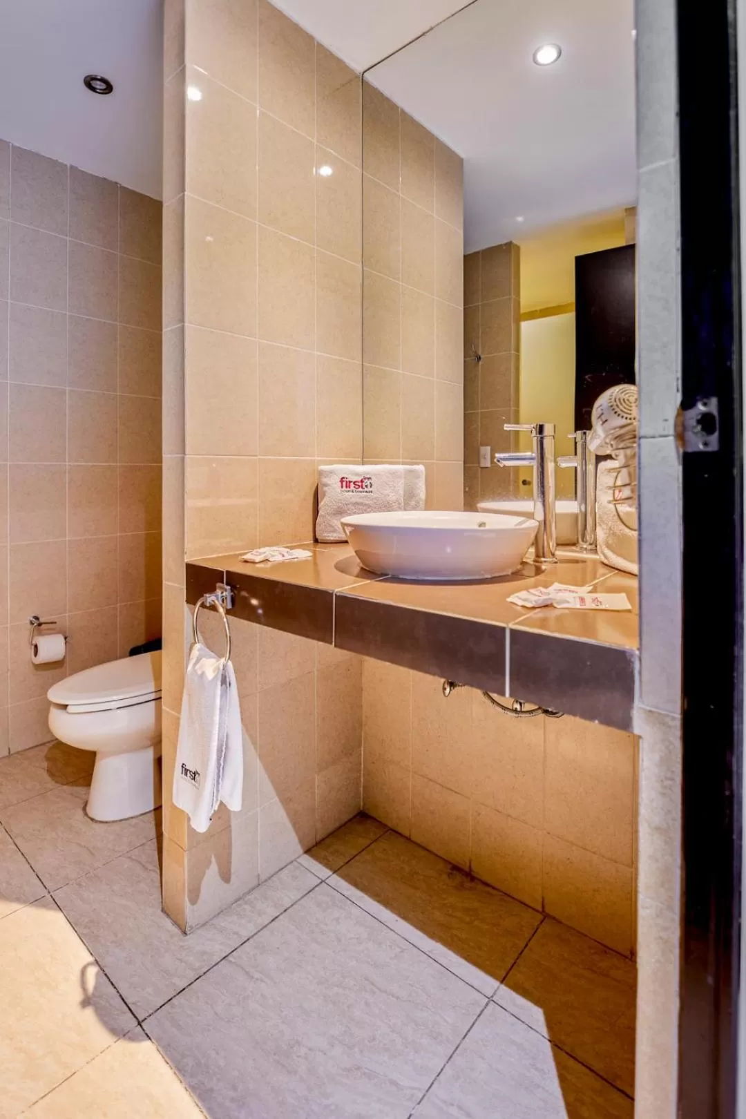 Bathroom, Bed in First Inn Hotel & Business