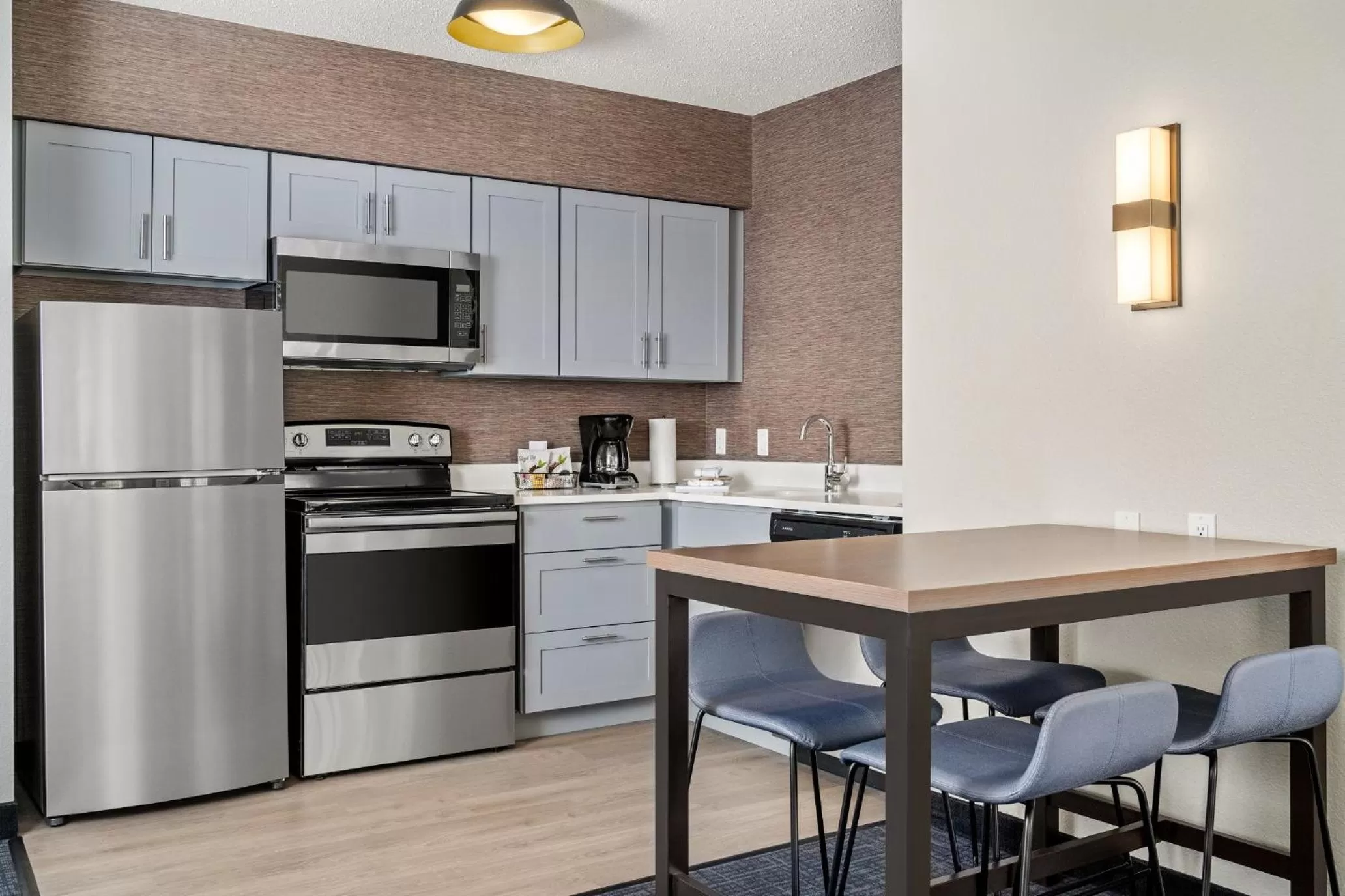 Kitchen or kitchenette in Residence Inn by Marriott Chicago Naperville/Warrenville