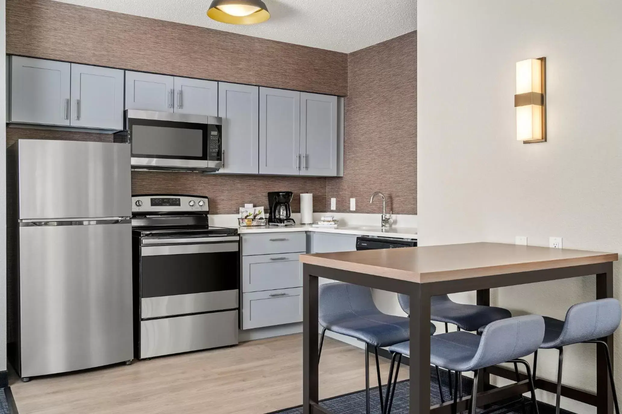 Kitchen/Kitchenette in Residence Inn by Marriott Chicago Naperville/Warrenville
