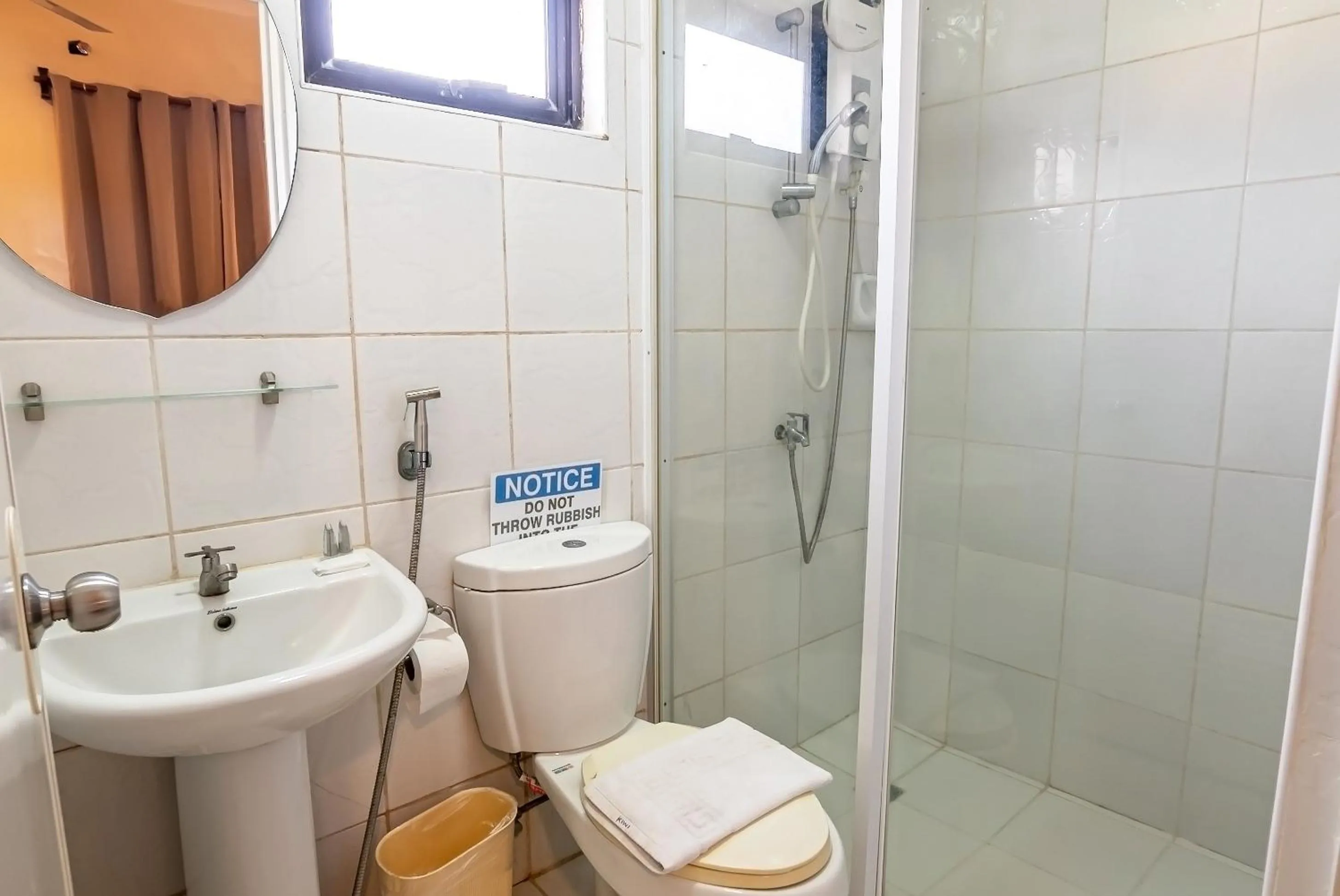 Shower in Kiwi Hotel