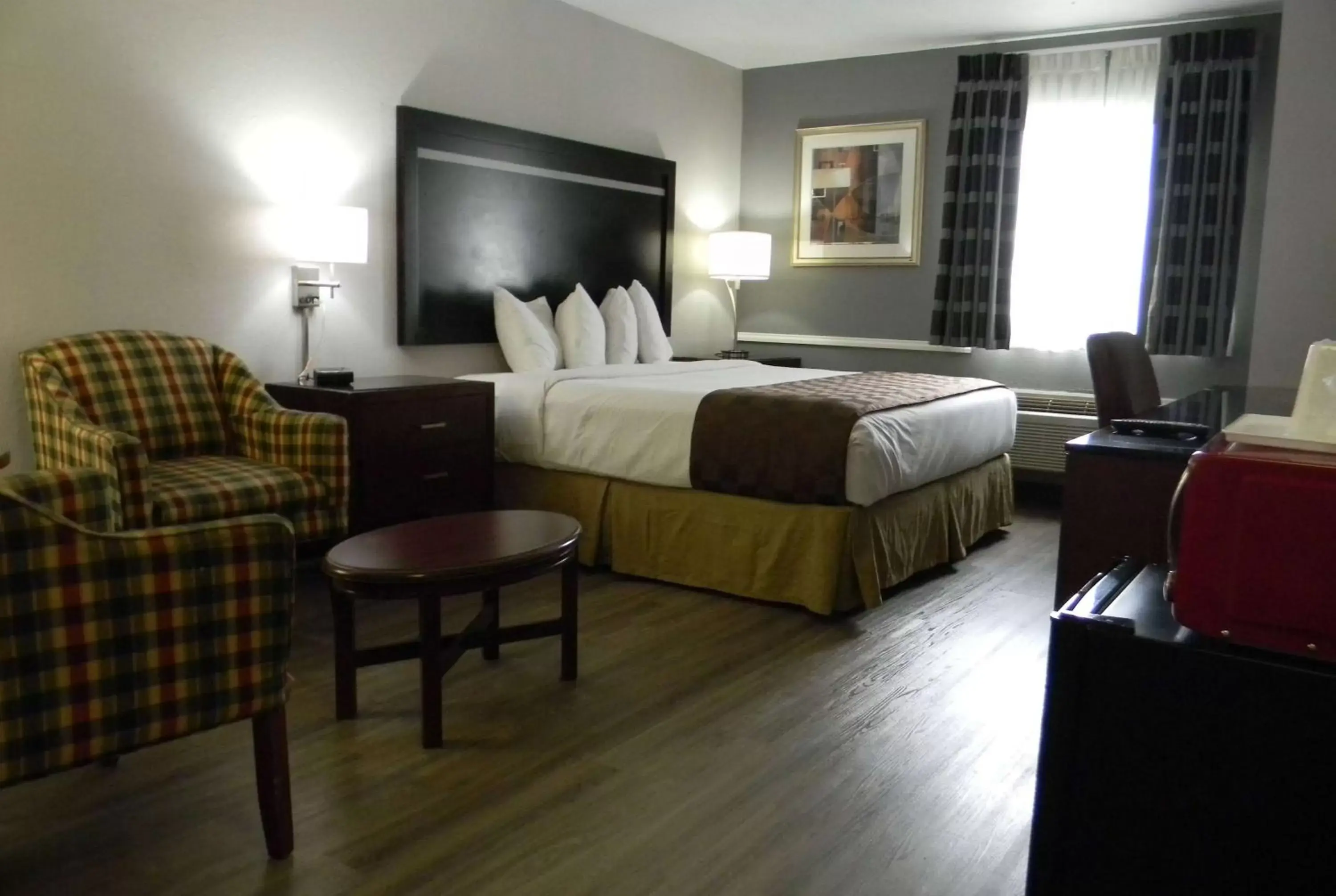 Photo of the whole room, Bed in Travelodge Inn & Suites by Wyndham Albany