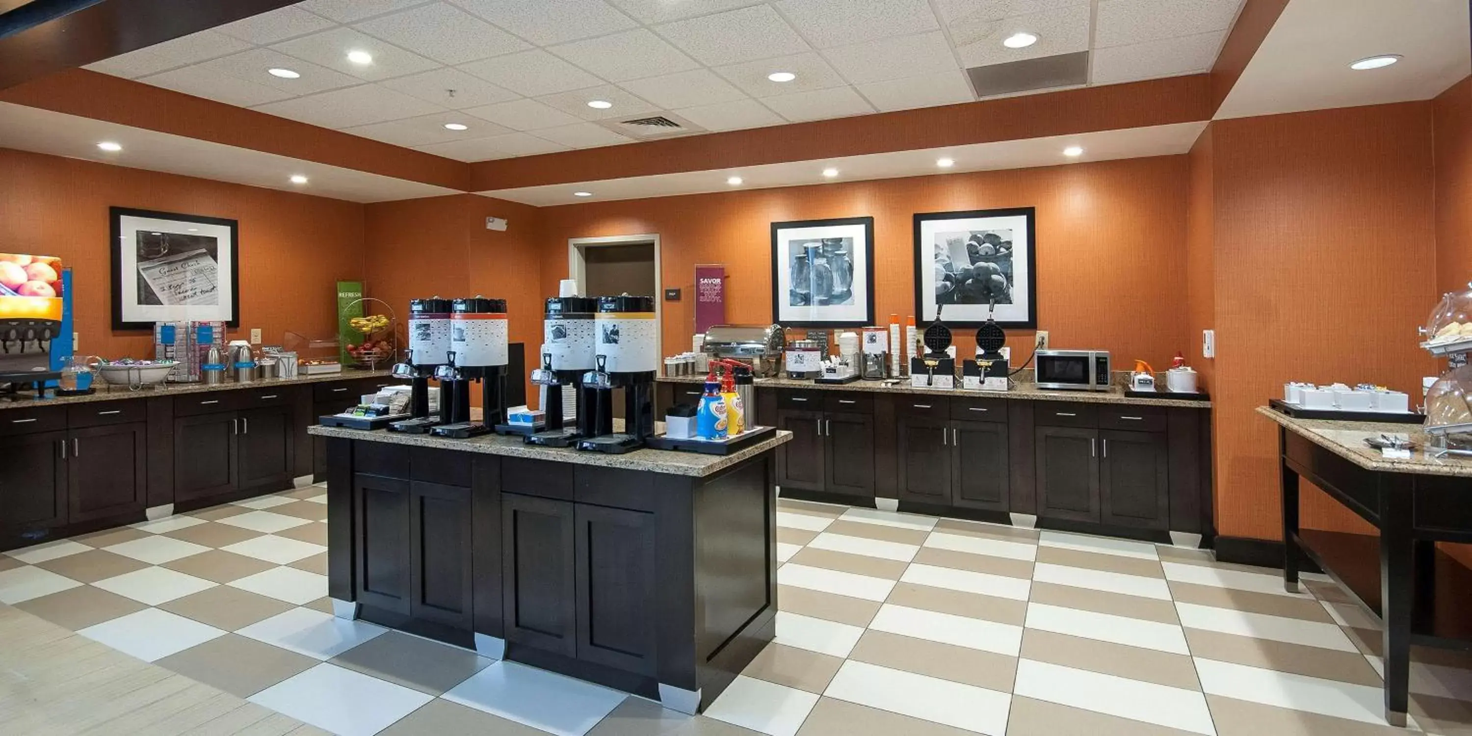 Dining area, Restaurant/Places to Eat in Hampton Inn & Suites Seneca-Clemson Area