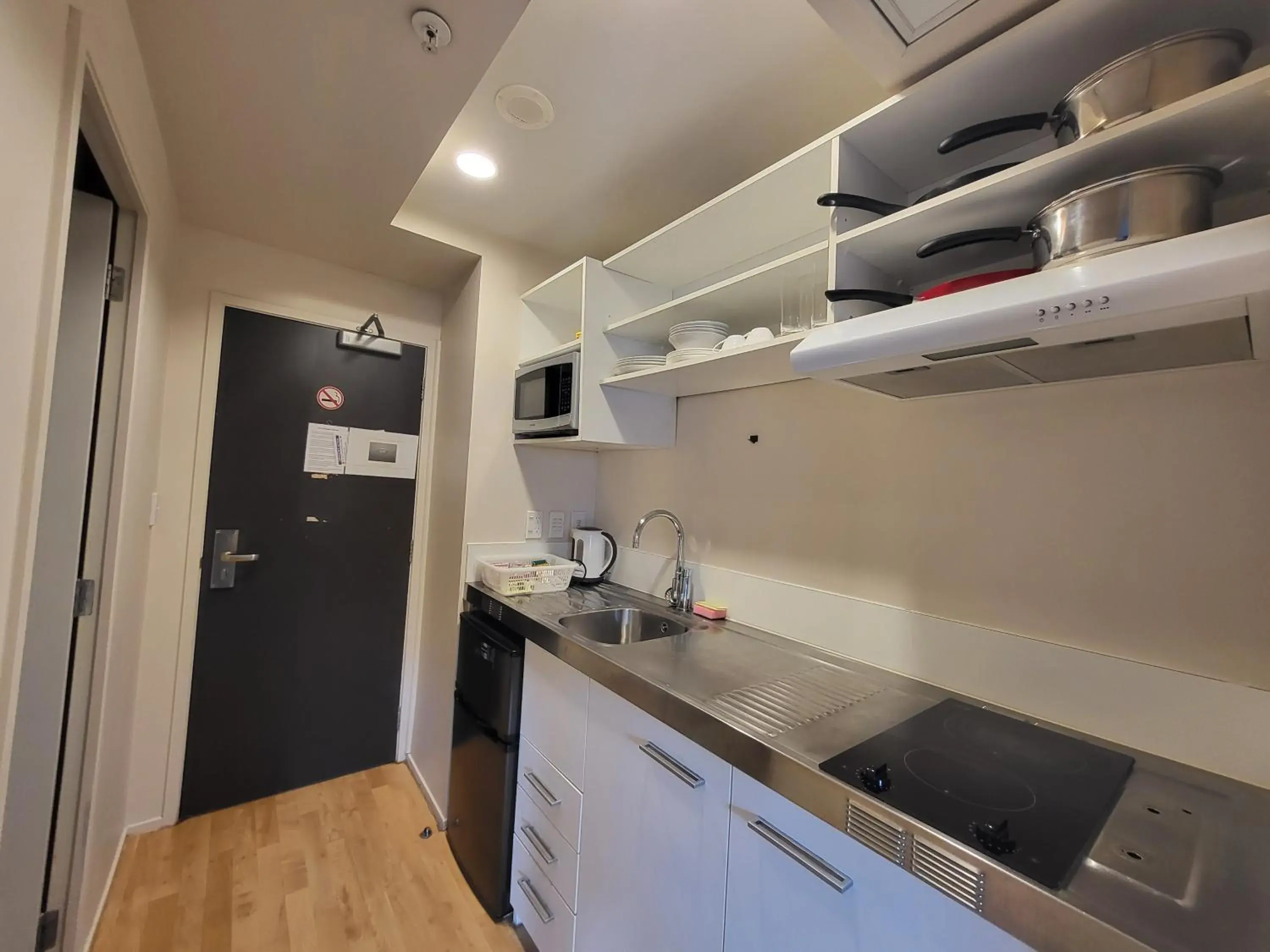 Kitchen/Kitchenette in Empire Apartments